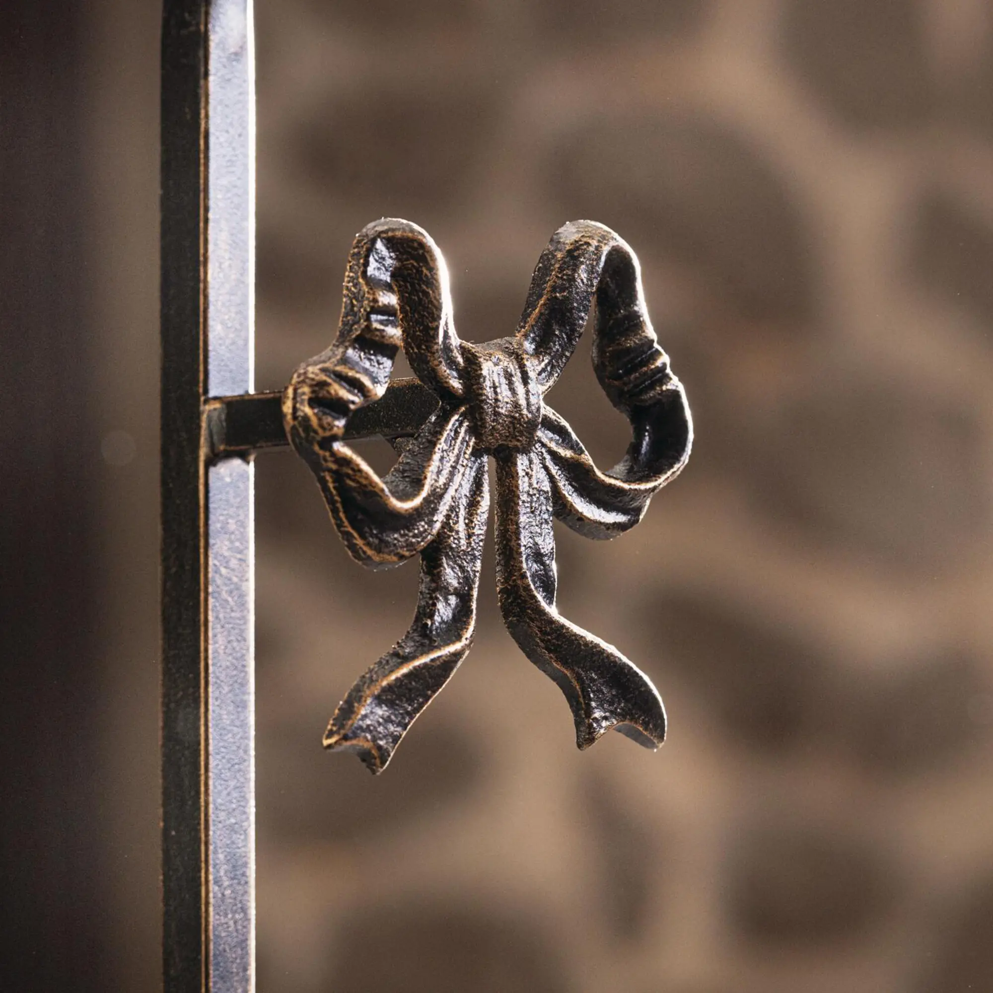 Acheter Support pour couronne « Schleife »  dans la boutique en ligne de Frank Flechtwaren pour L'amour des nœuds
