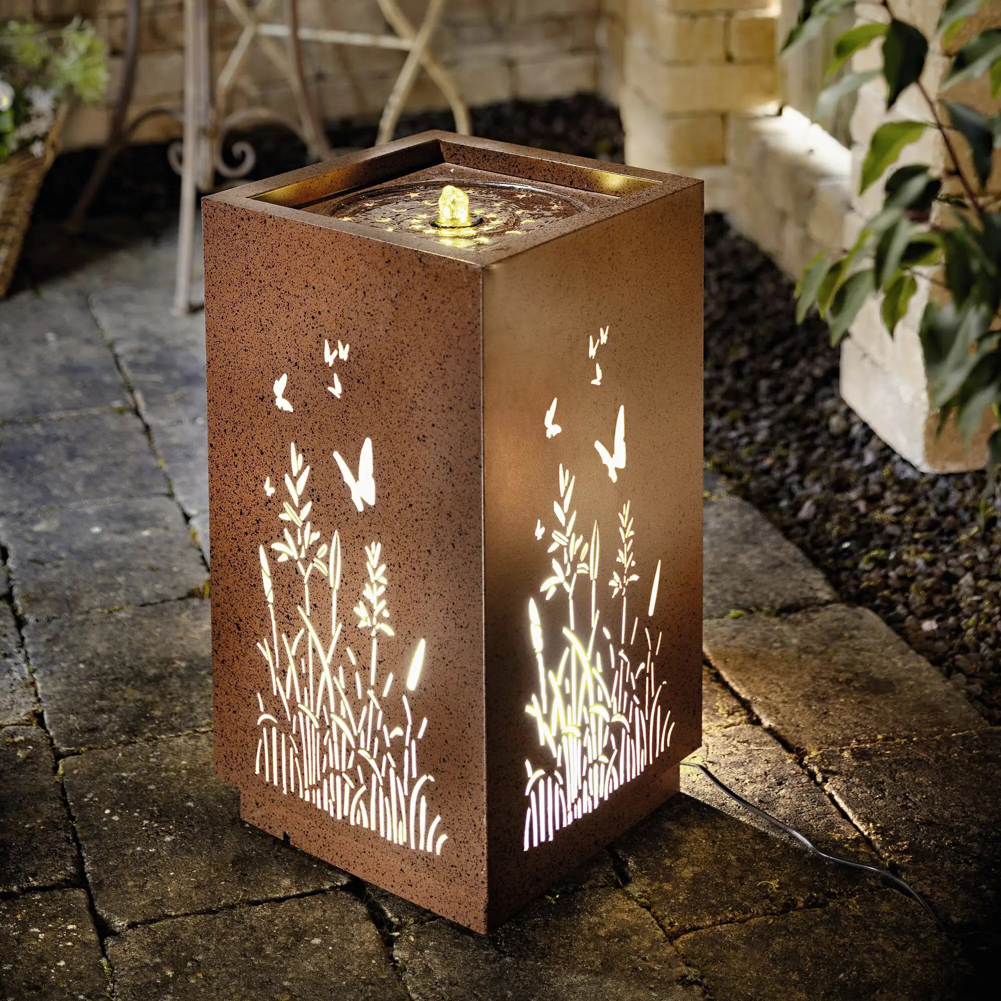 Acheter Fontaine LED "prairie fleurie"  dans la boutique en ligne de Frank Flechtwaren