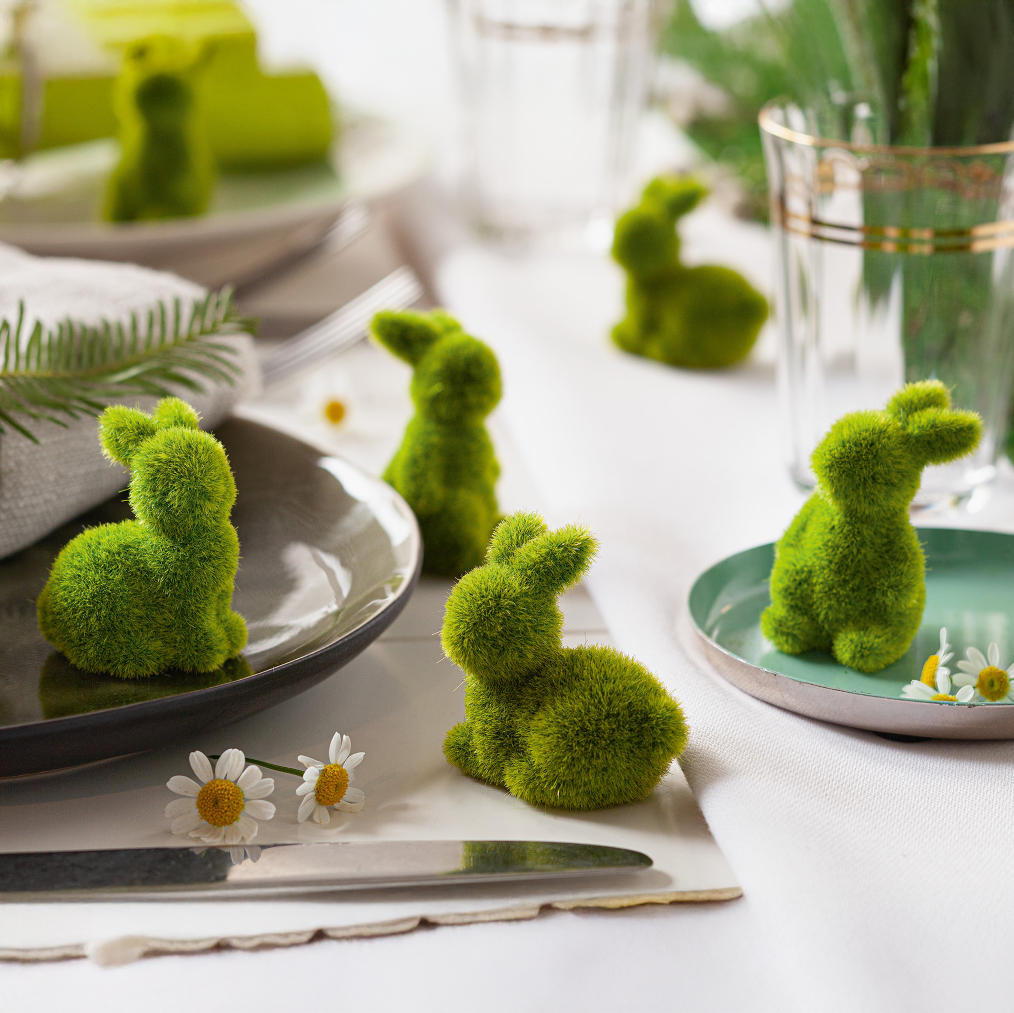 Acheter Lot de 12 mini-lapins "mousse"  dans la boutique en ligne de Frank Flechtwaren