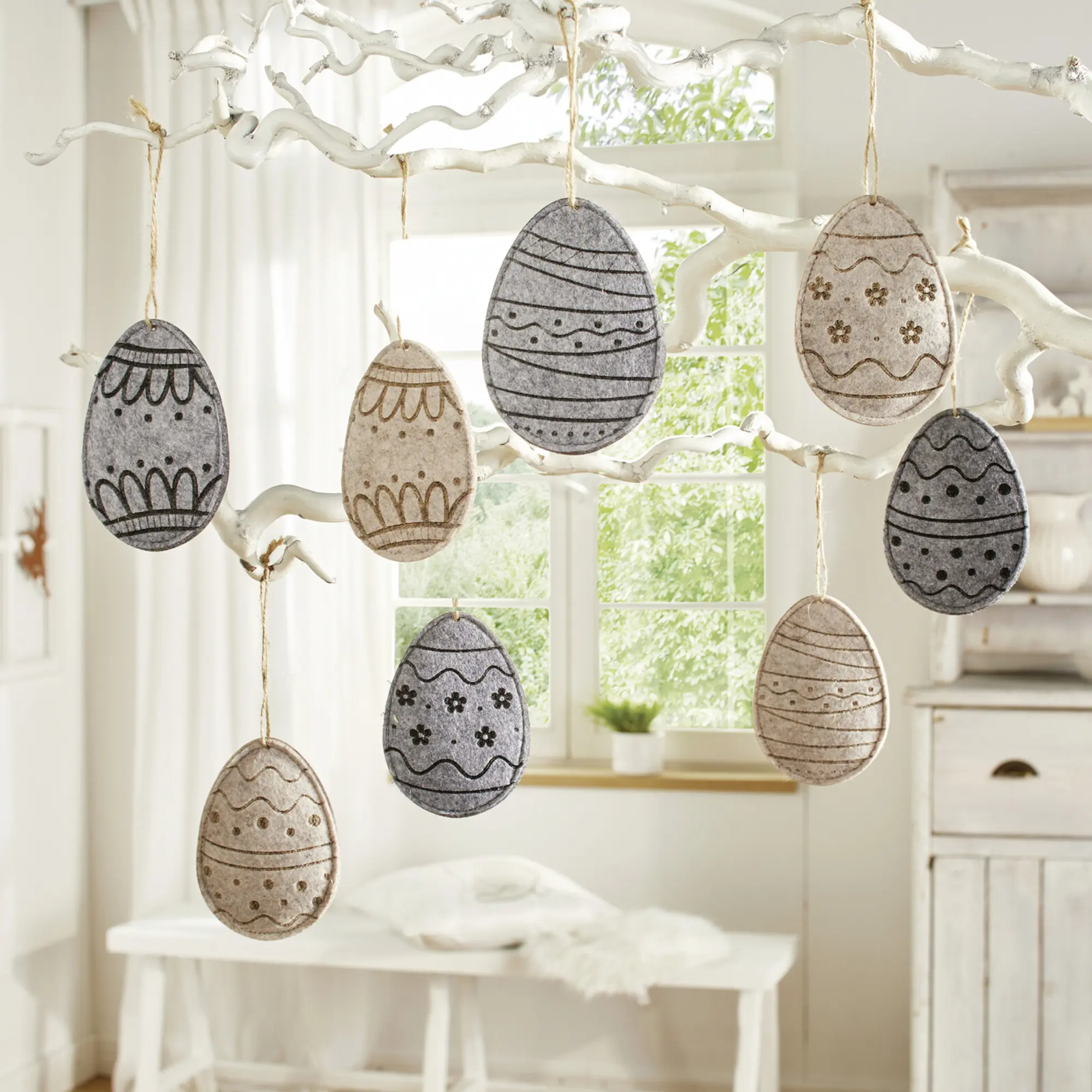 Acheter Lots de 8 suspensions en feutre "oeuf de Pâques"  dans la boutique en ligne de Frank Flechtwaren