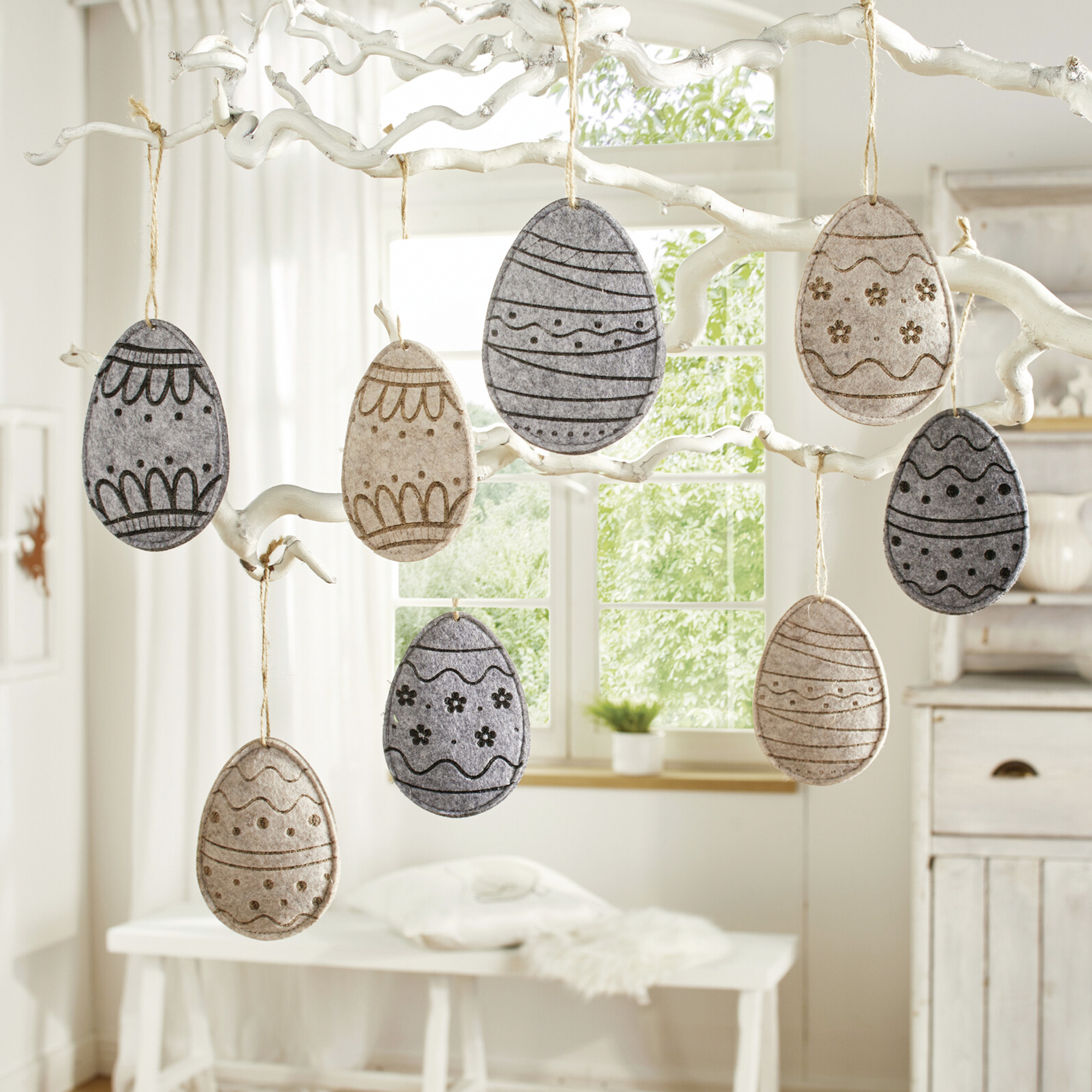 Acheter Lots de 8 suspensions en feutre "oeuf de Pâques"  dans la boutique en ligne de Frank Flechtwaren