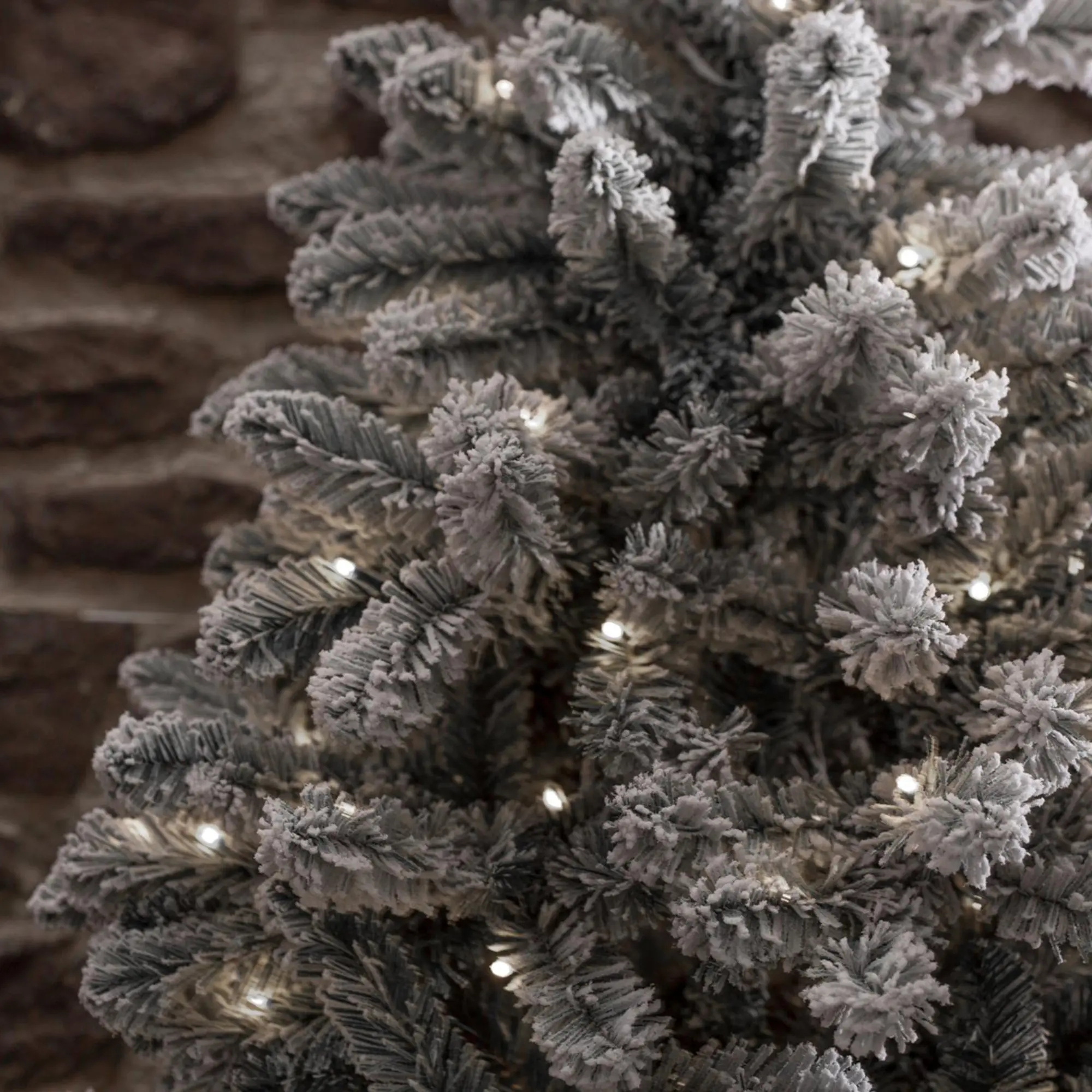 Acheter Sapin LED « Enneigé »  dans la boutique en ligne de Frank Flechtwaren pour Sapins