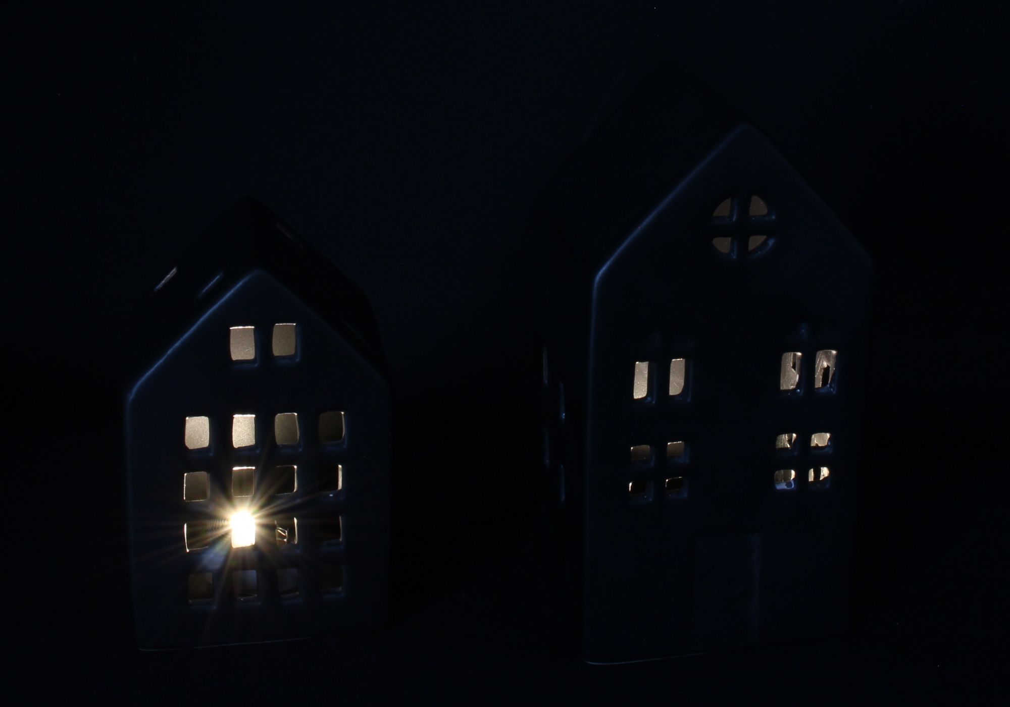 Acheter Lot de 2 maisons LED "Black"  dans la boutique en ligne de Frank Flechtwaren pour Pâques
