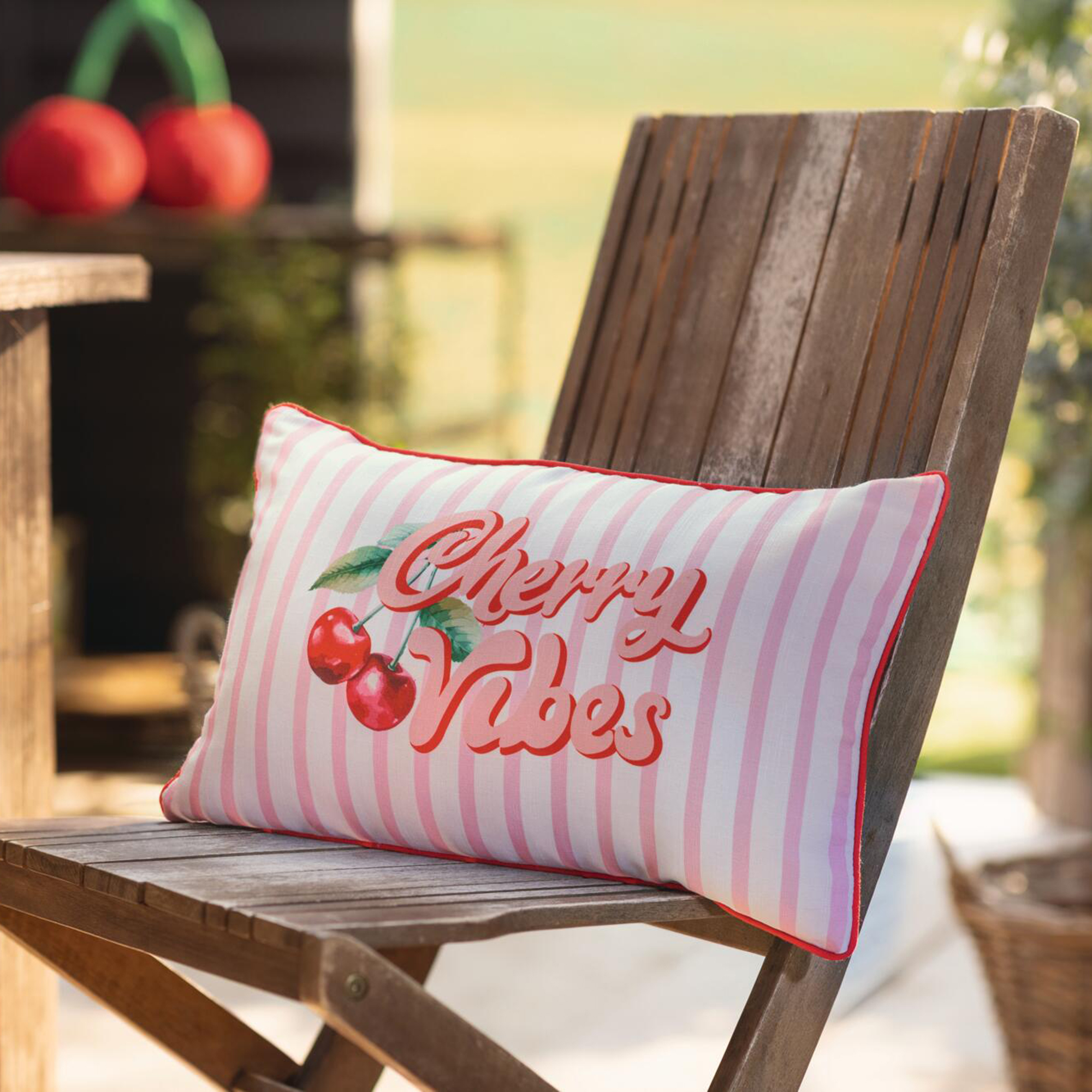 Acheter Housse de coussin "Cherry Vibes"  dans la boutique en ligne de Frank Flechtwaren