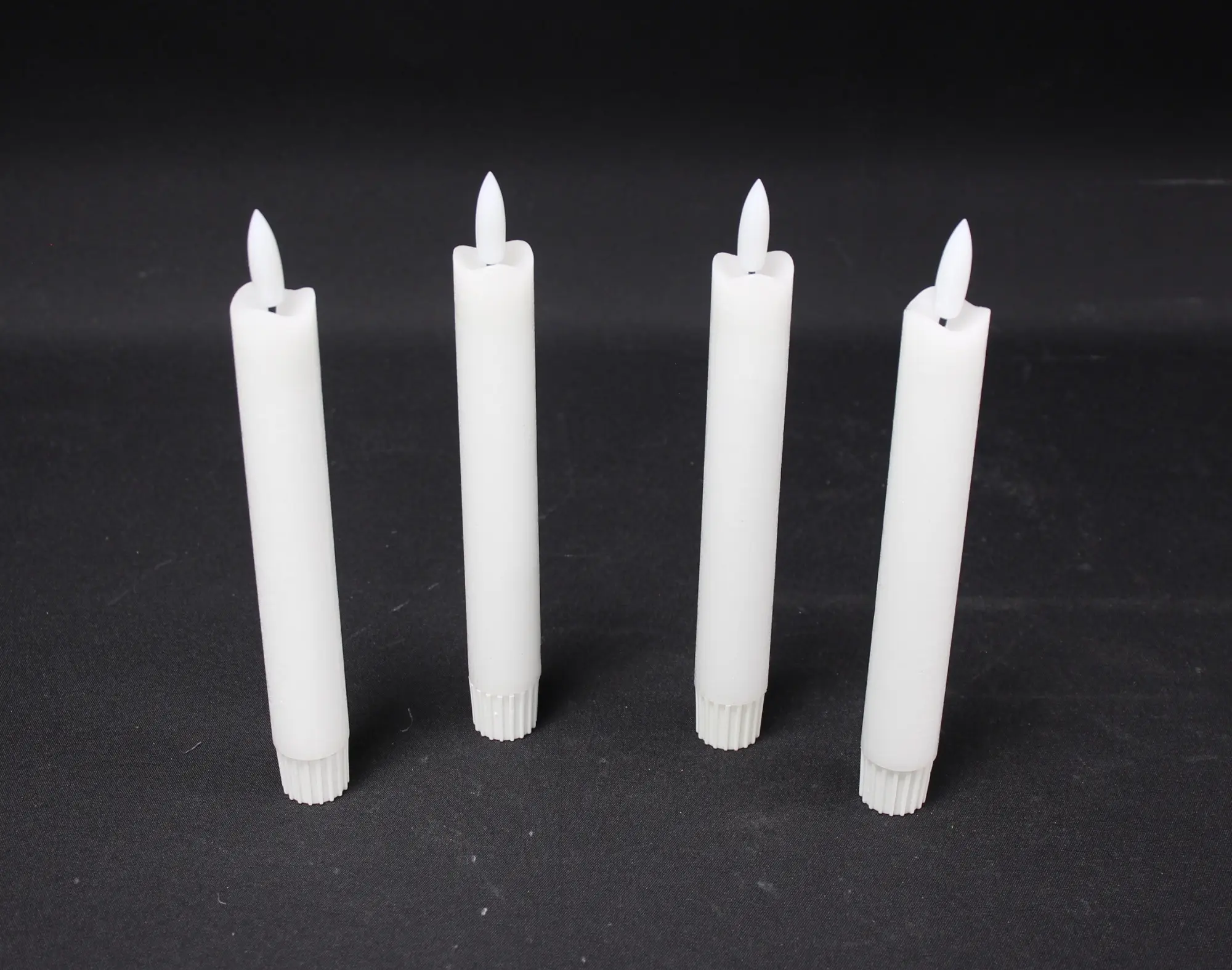Acheter Lot de 4 bougies tiges "classique"  dans la boutique en ligne de Frank Flechtwaren pour Or &amp; Noir