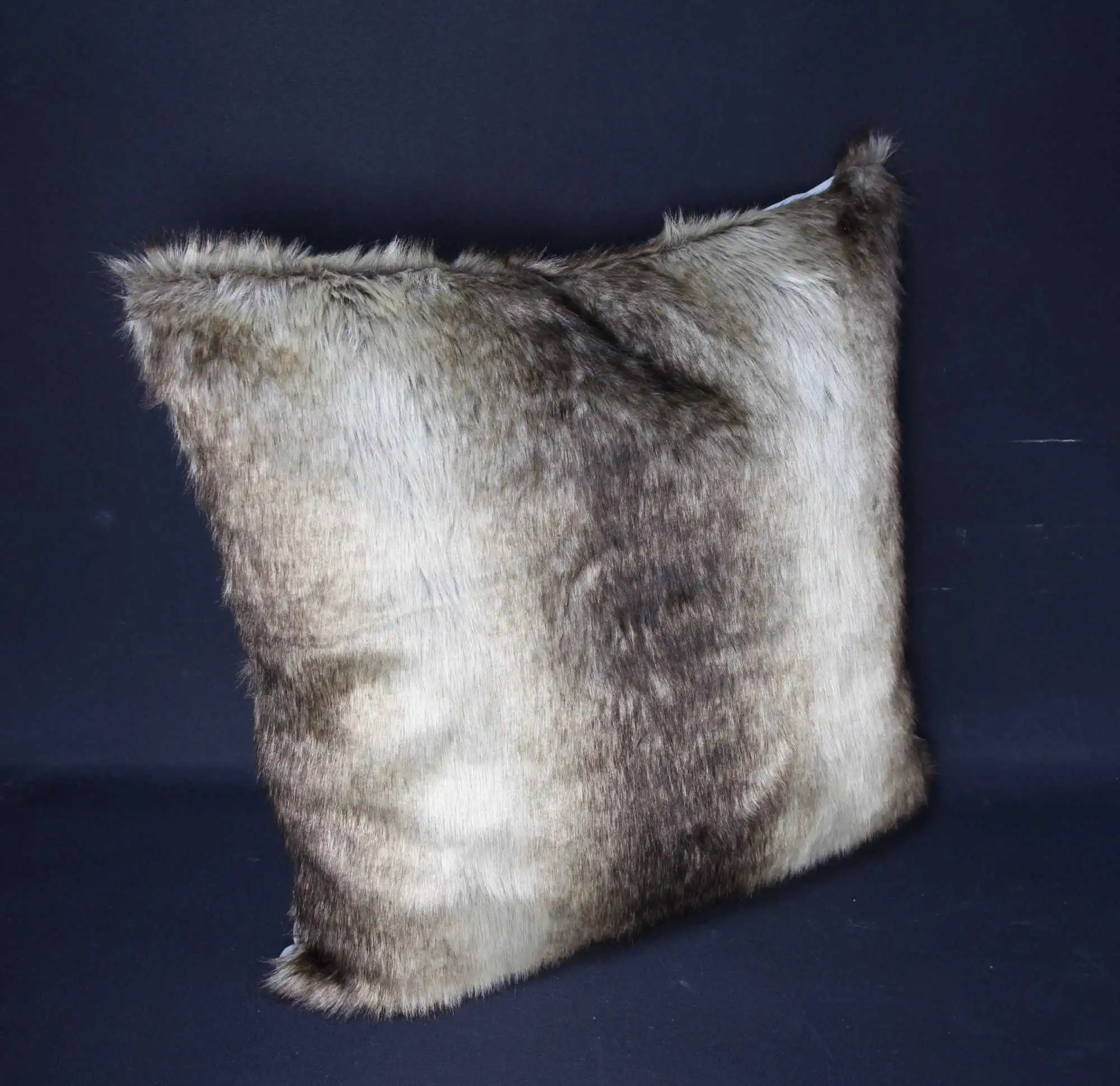 Acheter Housse de coussin "fourrure" dans la boutique en ligne de Frank Flechtwaren pour Remplissages Acheter Housse de coussin "fourrure" dans la boutique en ligne de Frank Flechtwaren pour Remplissages