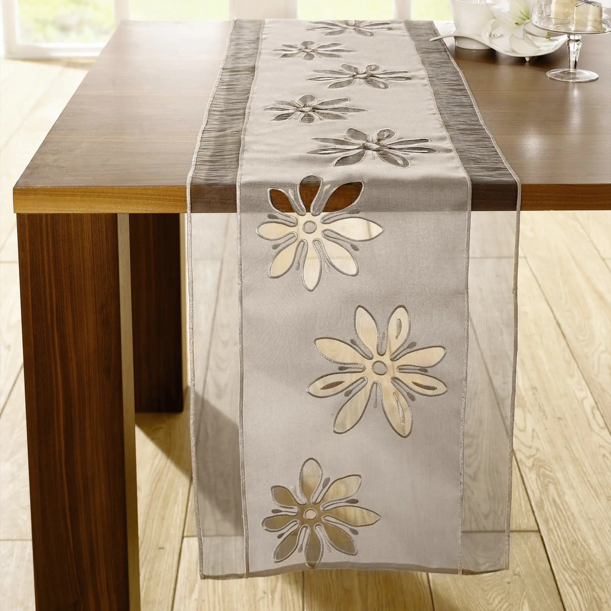 Acheter Chemin de table "fleur"  dans la boutique en ligne de Frank Flechtwaren