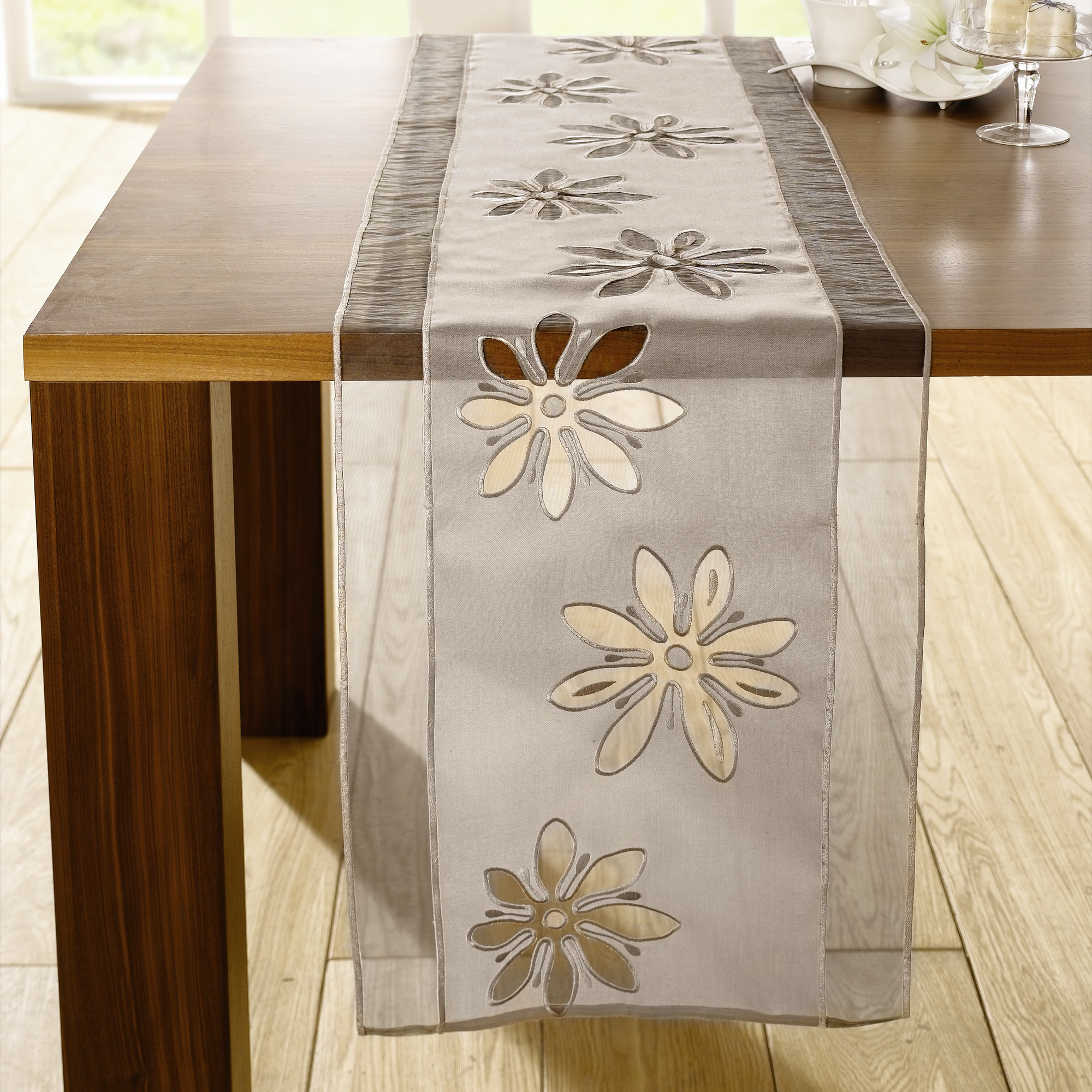 Acheter Chemin de table "fleur"  dans la boutique en ligne de Frank Flechtwaren