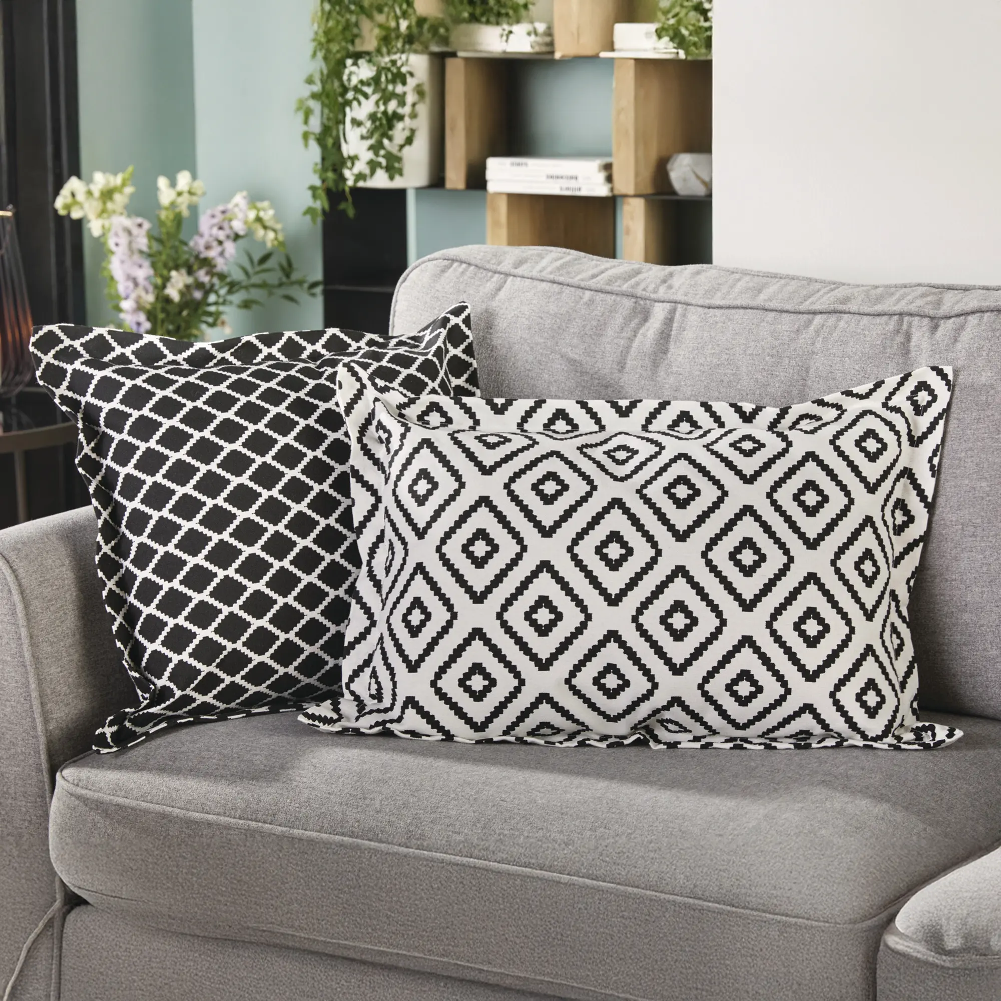 Acheter Housse de coussin "White &amp; Black"  dans la boutique en ligne de Frank Flechtwaren
