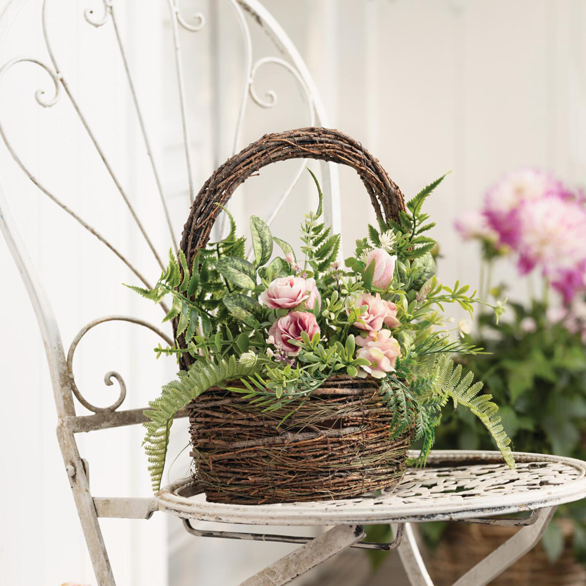 Acheter Panier de fleurs artificielles "rose tendre"  dans la boutique en ligne de Frank Flechtwaren