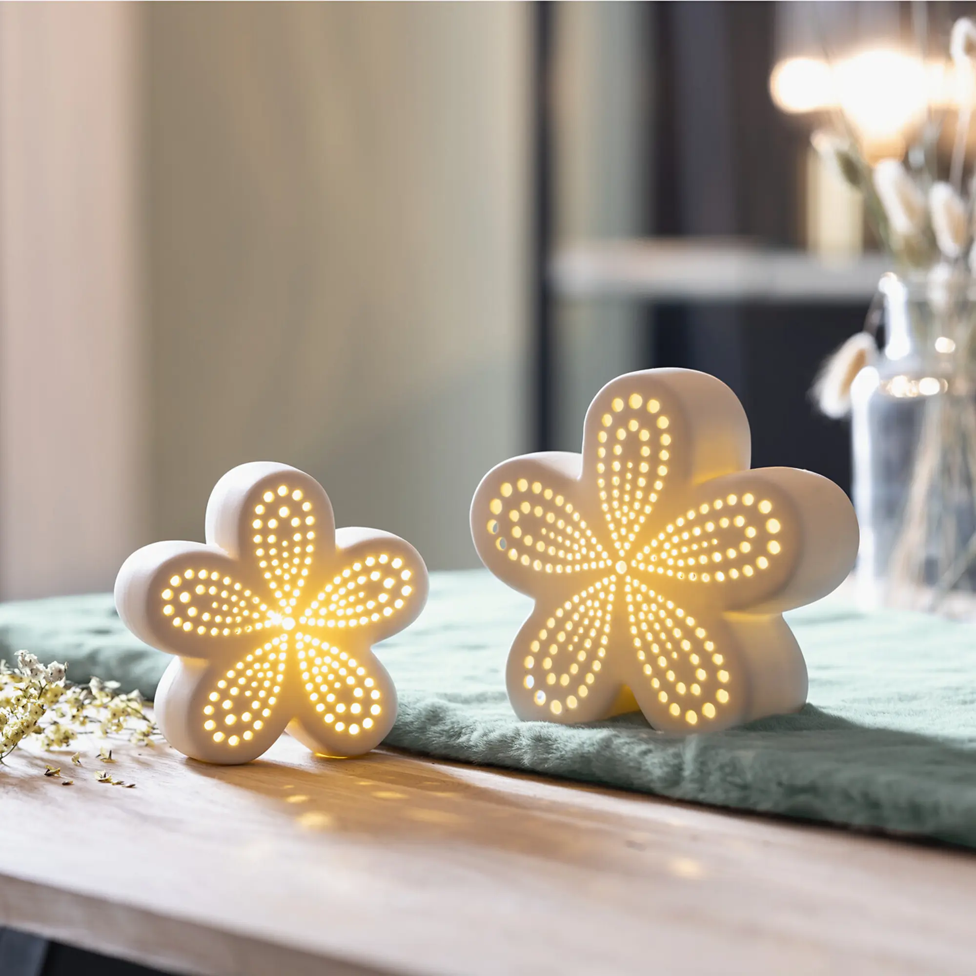 Acheter Lot de 2 fleurs LED "White" dans la boutique en ligne de Frank Flechtwaren pour Pâques Acheter Lot de 2 fleurs LED "White" dans la boutique en ligne de Frank Flechtwaren pour Pâques