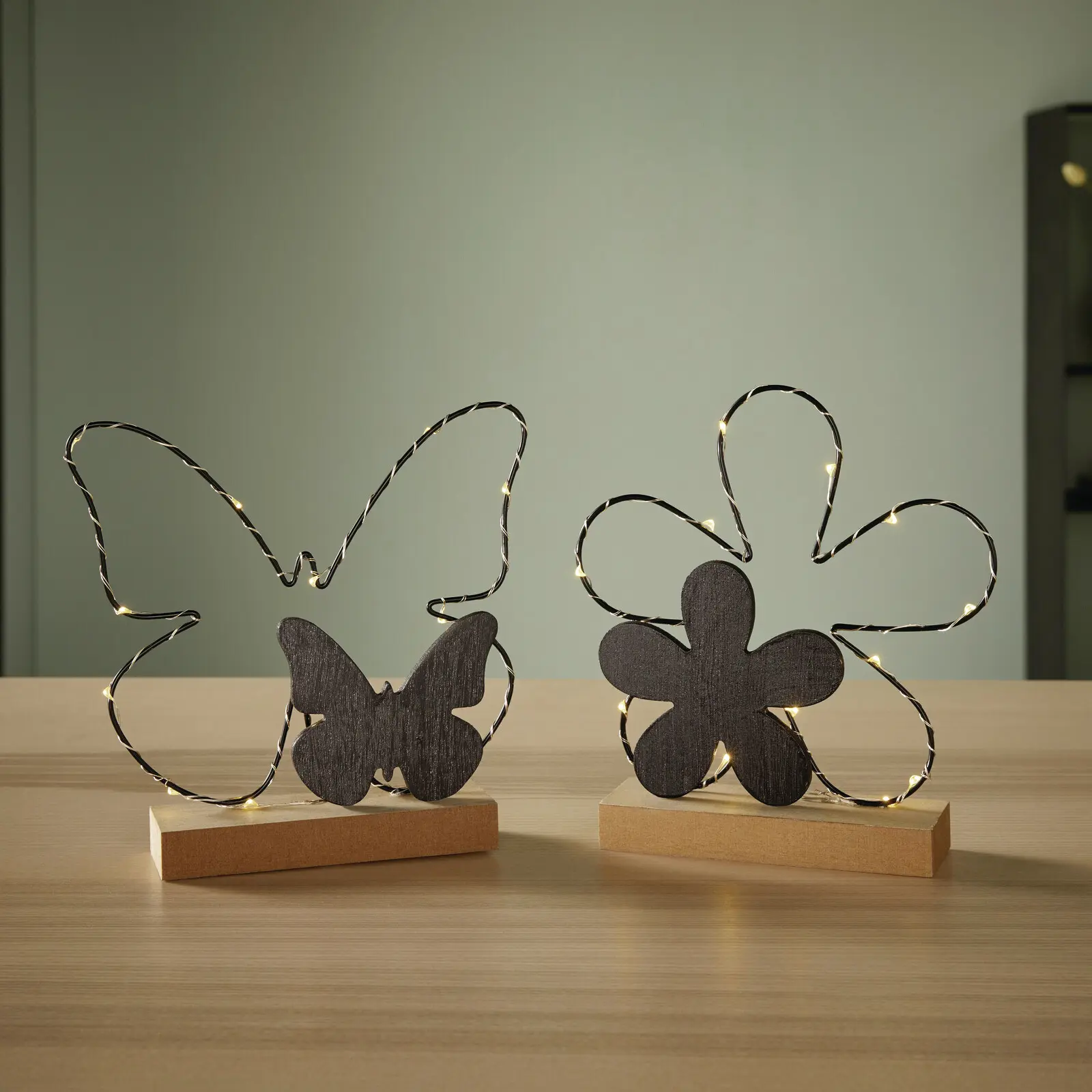 Acheter Lot de 2 déco LED "papillon et fleur"  dans la boutique en ligne de Frank Flechtwaren