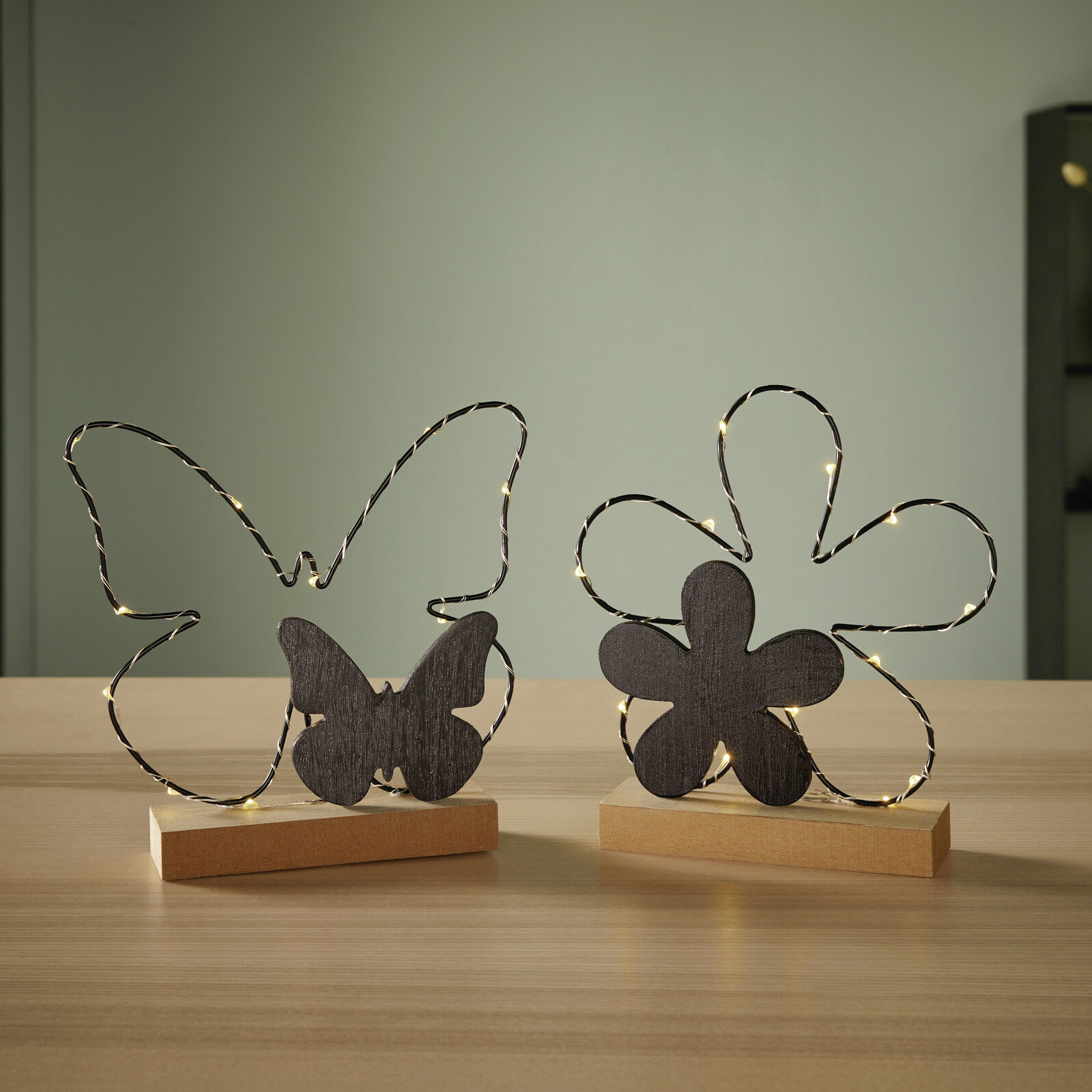 Acheter Lot de 2 déco LED "papillon et fleur"  dans la boutique en ligne de Frank Flechtwaren