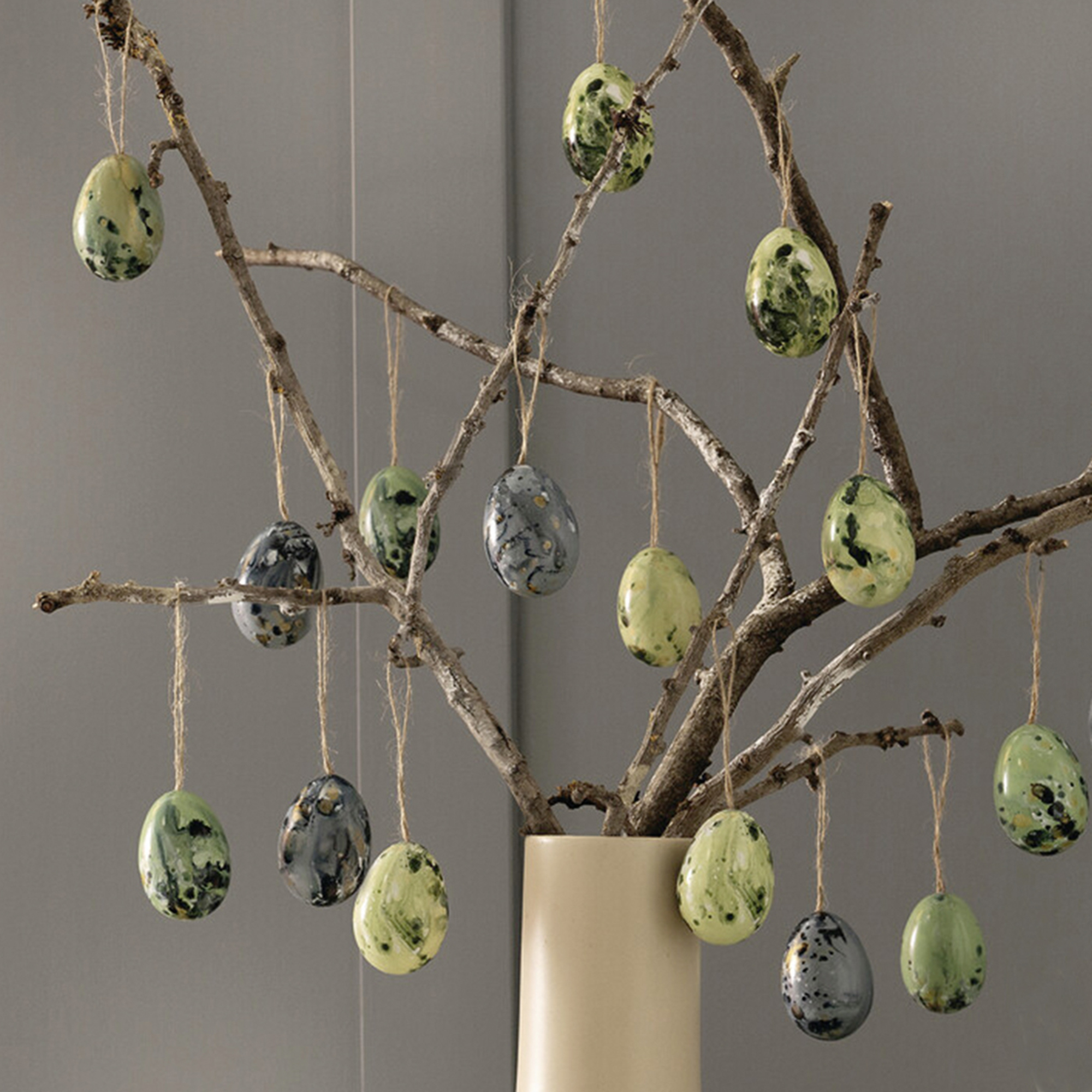 Acheter Lot de 18 suspensions "oeuf de Pâques"  dans la boutique en ligne de Frank Flechtwaren