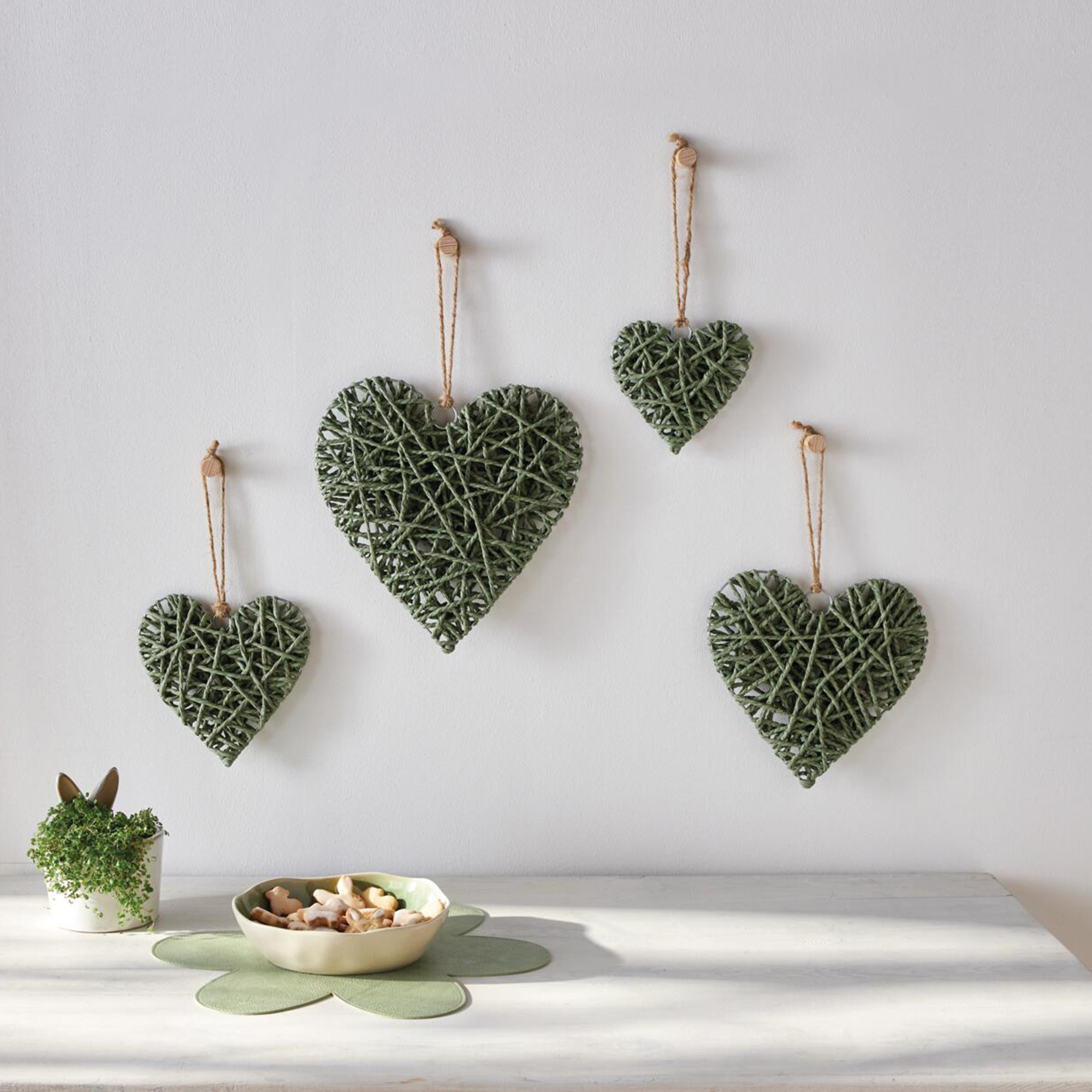 Acheter Lot de 4 suspensions coeur "vert olive"  dans la boutique en ligne de Frank Flechtwaren