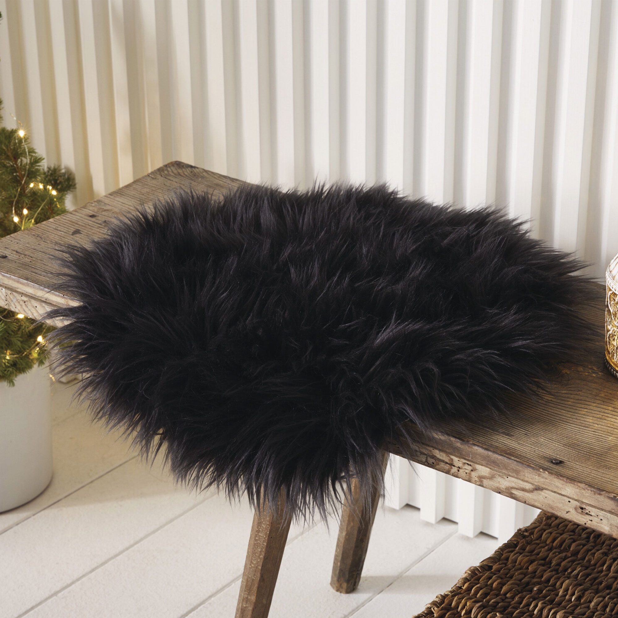Acheter Fourrure de décoration "Raven"  dans la boutique en ligne de Frank Flechtwaren