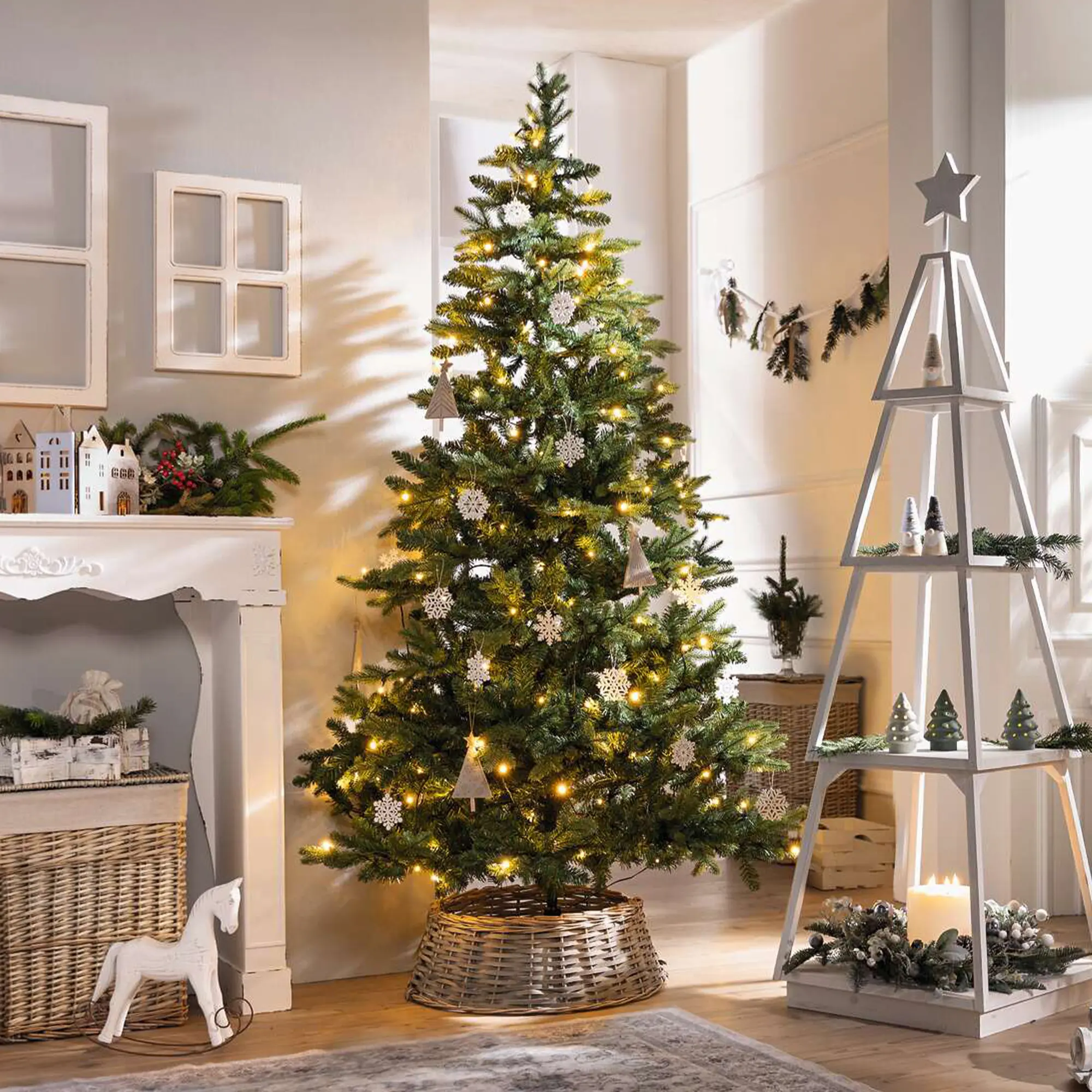 Acheter Sapin de Noël avec guirlande lumineuse  dans la boutique en ligne de Frank Flechtwaren pour Noël nostalgique