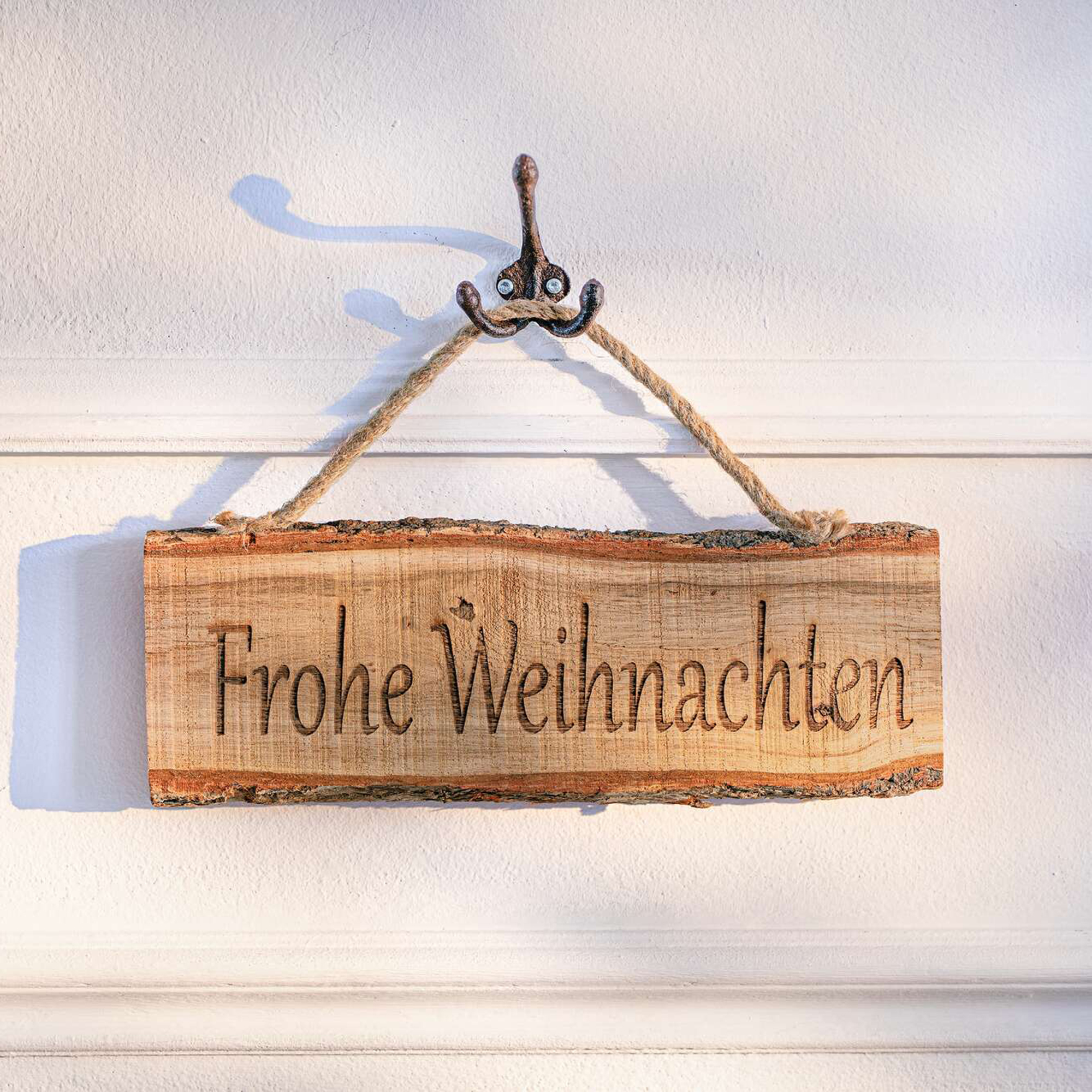 Acheter Panneau en bois "Frohe Weihnachten"  dans la boutique en ligne de Frank Flechtwaren pour Décorations à suspendre