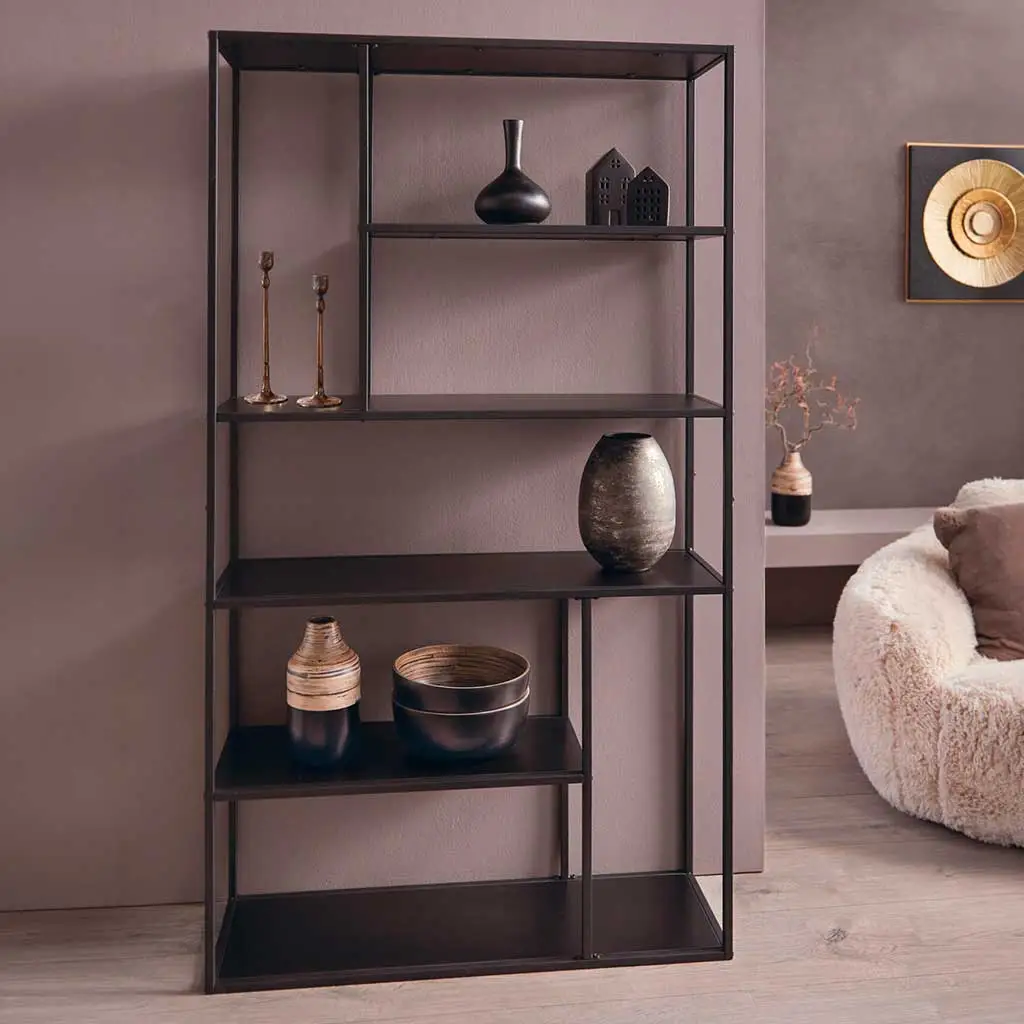 Étagères : étagère en métal noir avec des vases en céramique pour une décoration moderne de votre intérieur