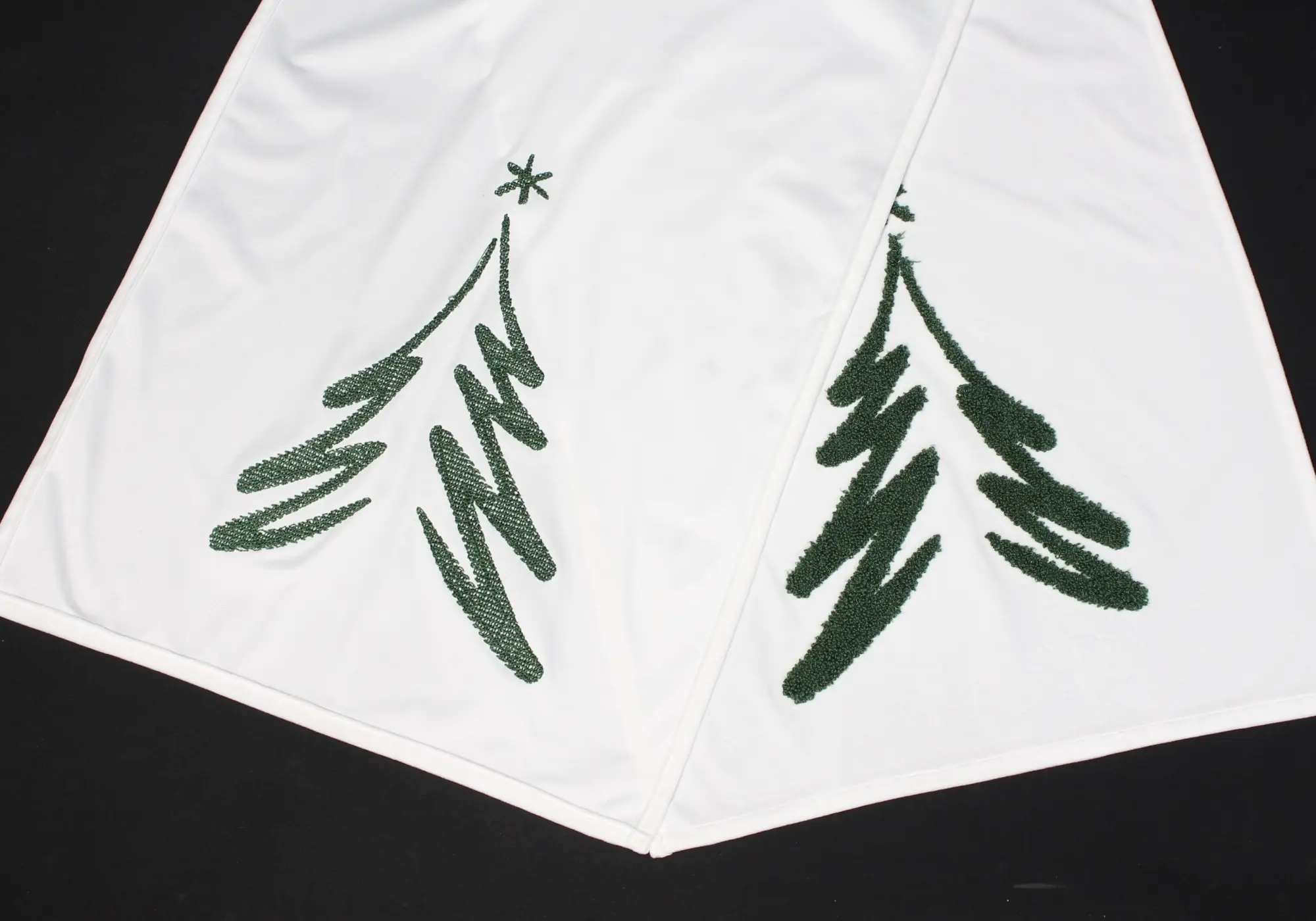 Acheter Chemin de table "sapin de Noël"  dans la boutique en ligne de Frank Flechtwaren pour Chemins de table