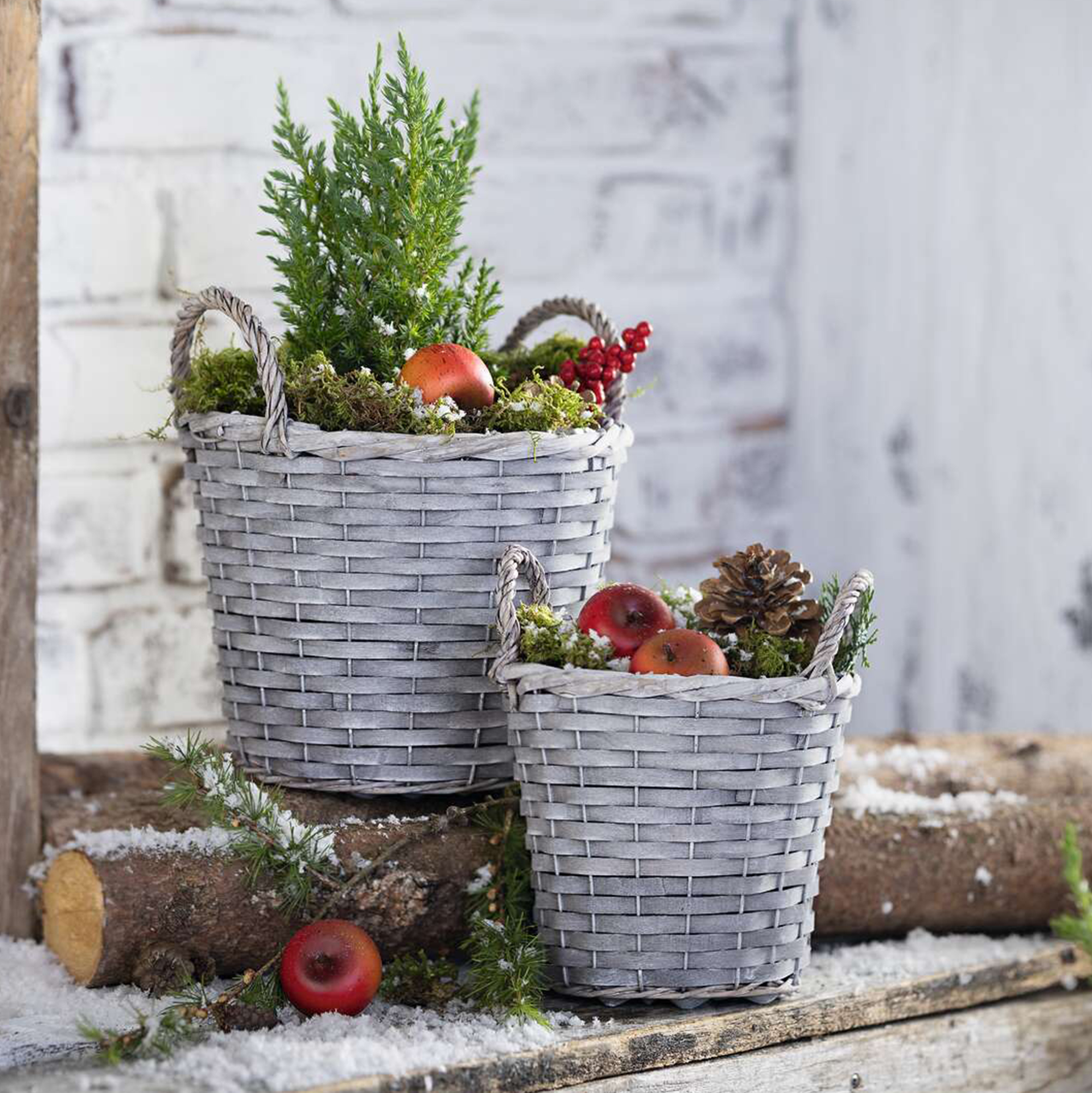 Acheter Lot de 2 corbeilles à plantes "cérusé gris"  dans la boutique en ligne de Frank Flechtwaren pour Noël