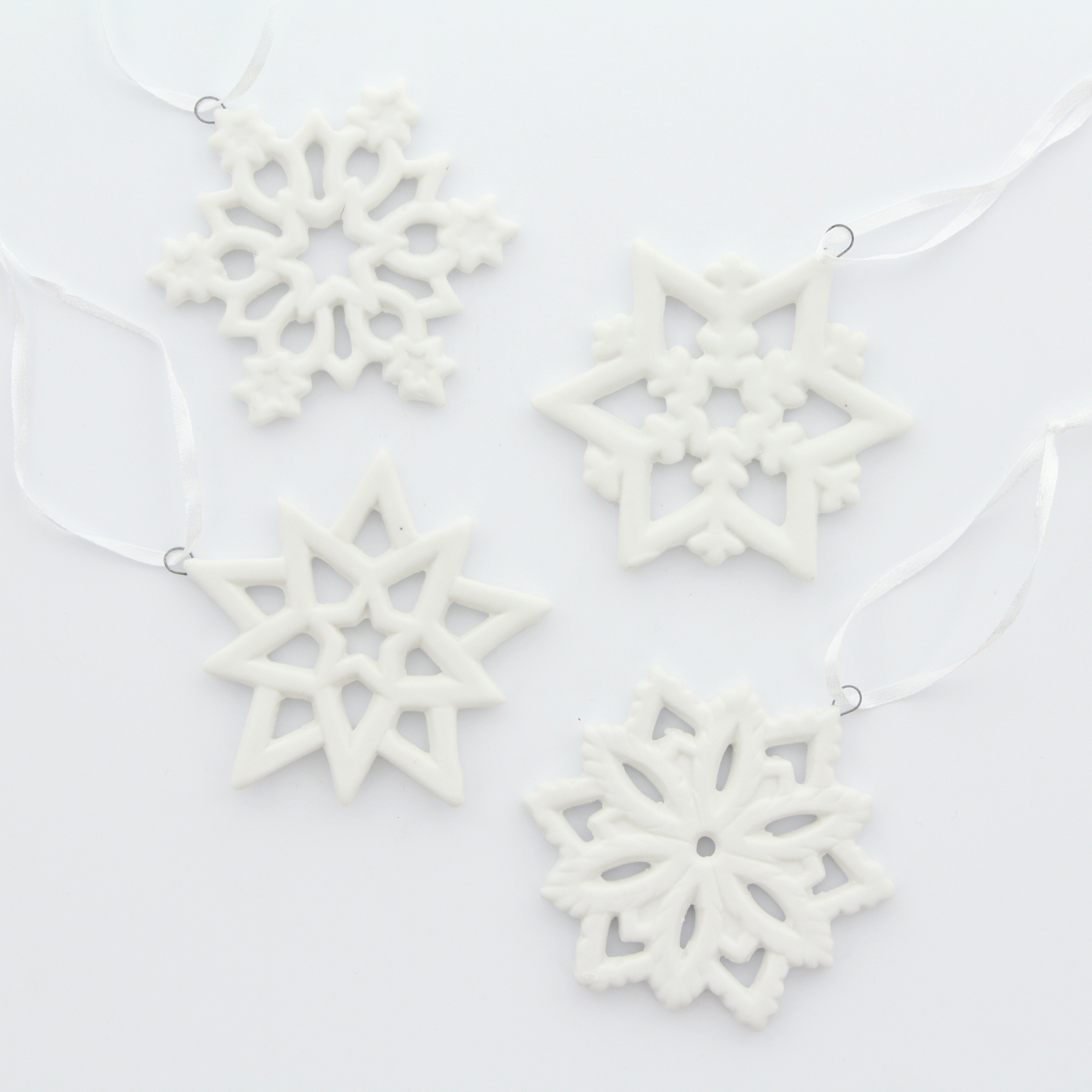 Acheter Lot de 4 suspensions "cristaux de neige"  dans la boutique en ligne de Frank Flechtwaren pour Noël