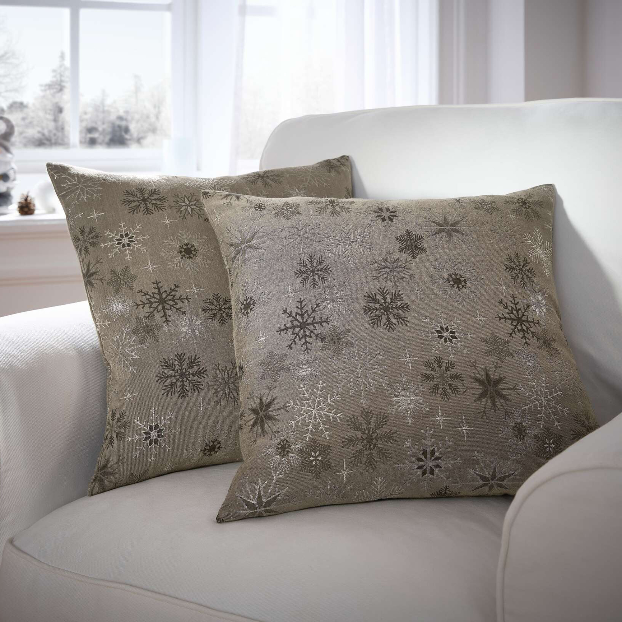 Acheter Lot de 2 housses de coussin "Shiny Snowflakes"  dans la boutique en ligne de Frank Flechtwaren