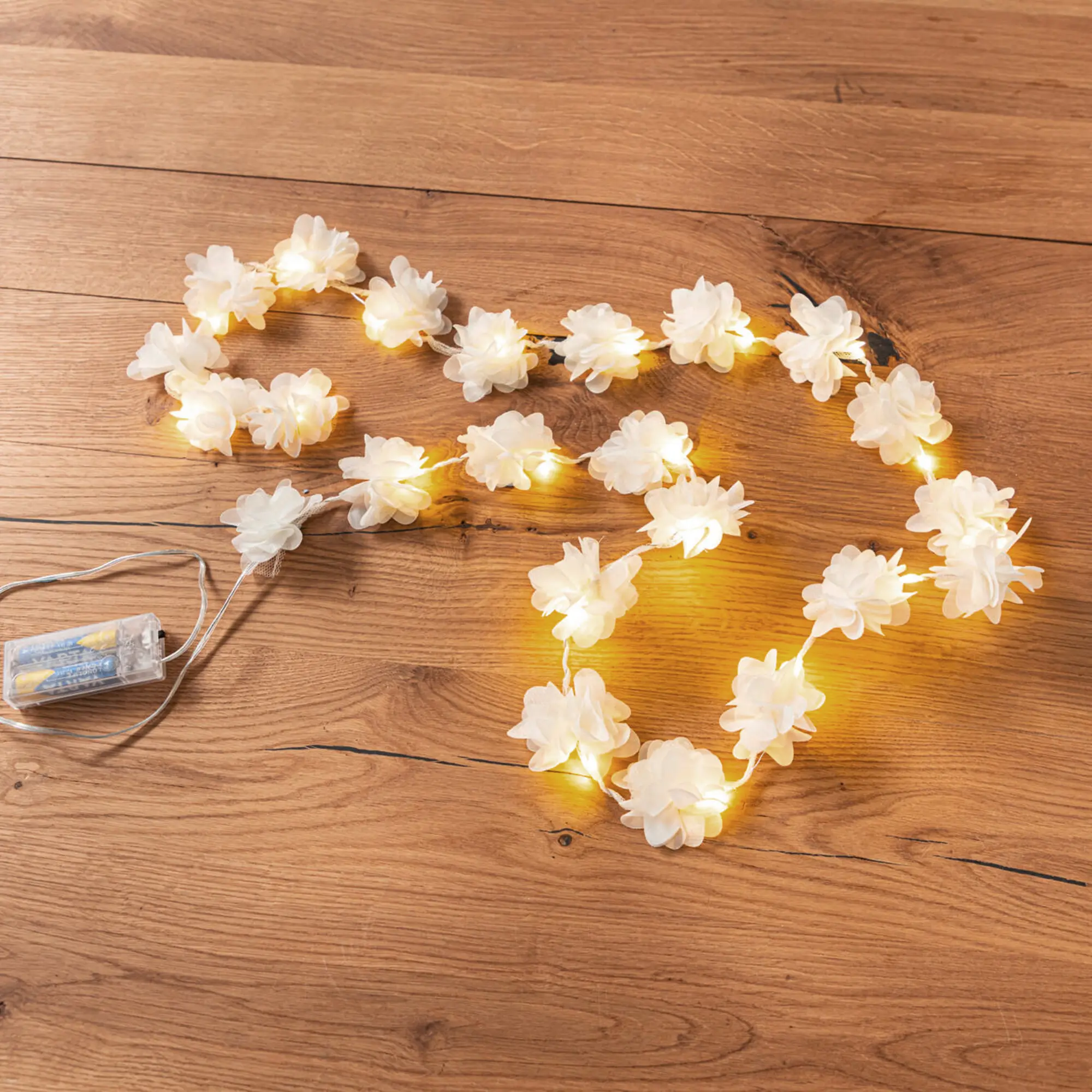 Acheter Lot de 2 guirlandes LED "White Blossom"  dans la boutique en ligne de Frank Flechtwaren