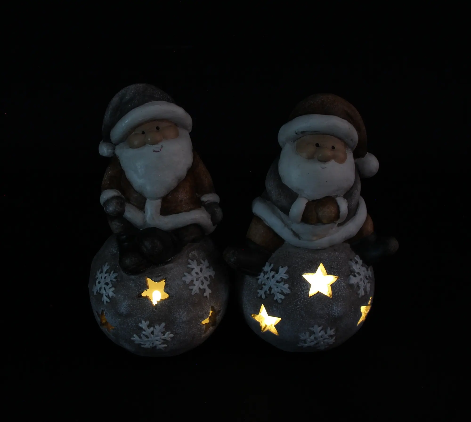 Acheter Lot de 2 Santas "boule LED"  dans la boutique en ligne de Frank Flechtwaren pour Pères Noël