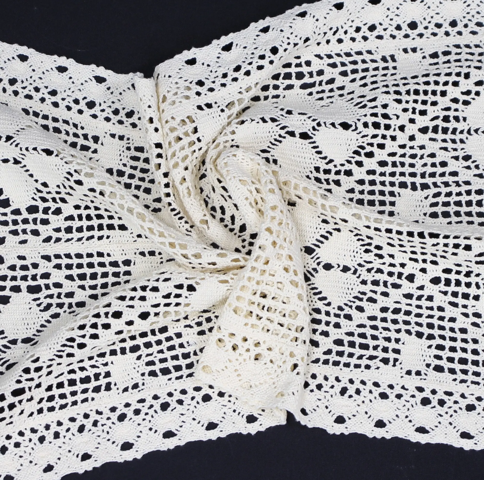 Acheter Chemin de table "fleurs au crochet"  dans la boutique en ligne de Frank Flechtwaren pour Chemins de table