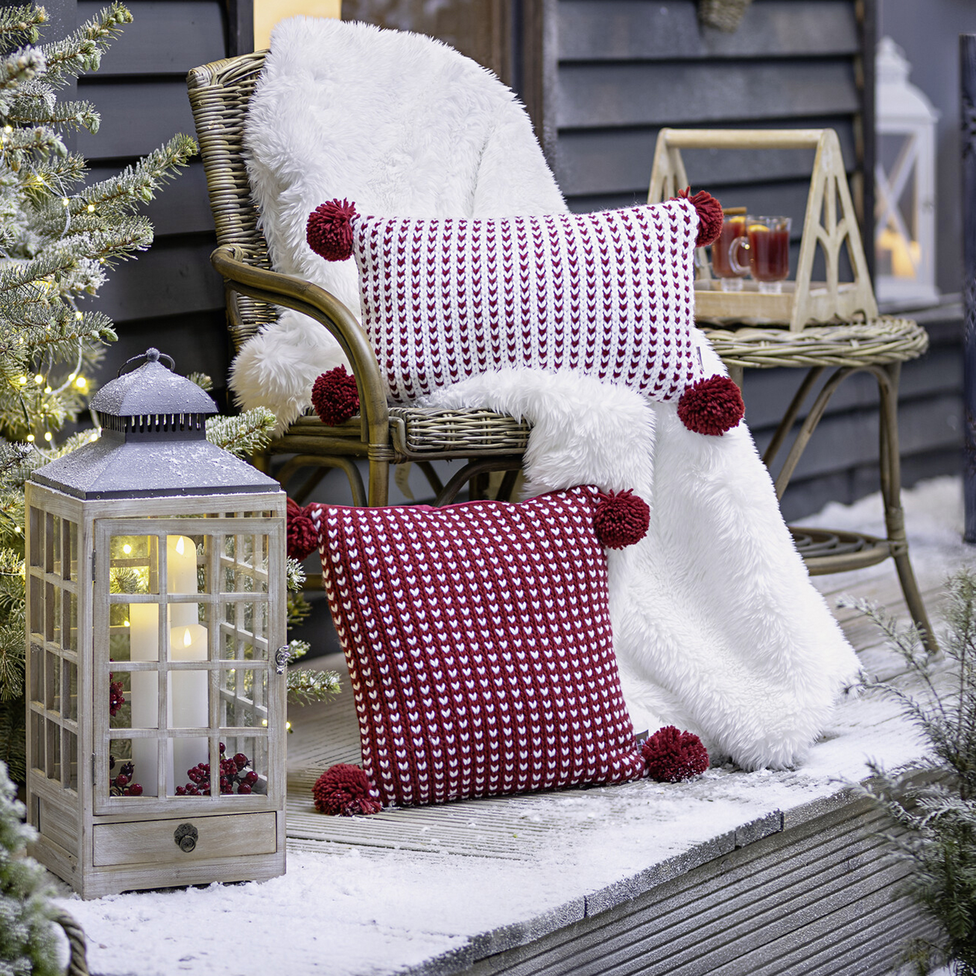 Acheter Lot de 2 housses de coussin "pompon" dans la boutique en ligne de Frank Flechtwaren pour Noël Acheter Lot de 2 housses de coussin "pompon" dans la boutique en ligne de Frank Flechtwaren pour Noël