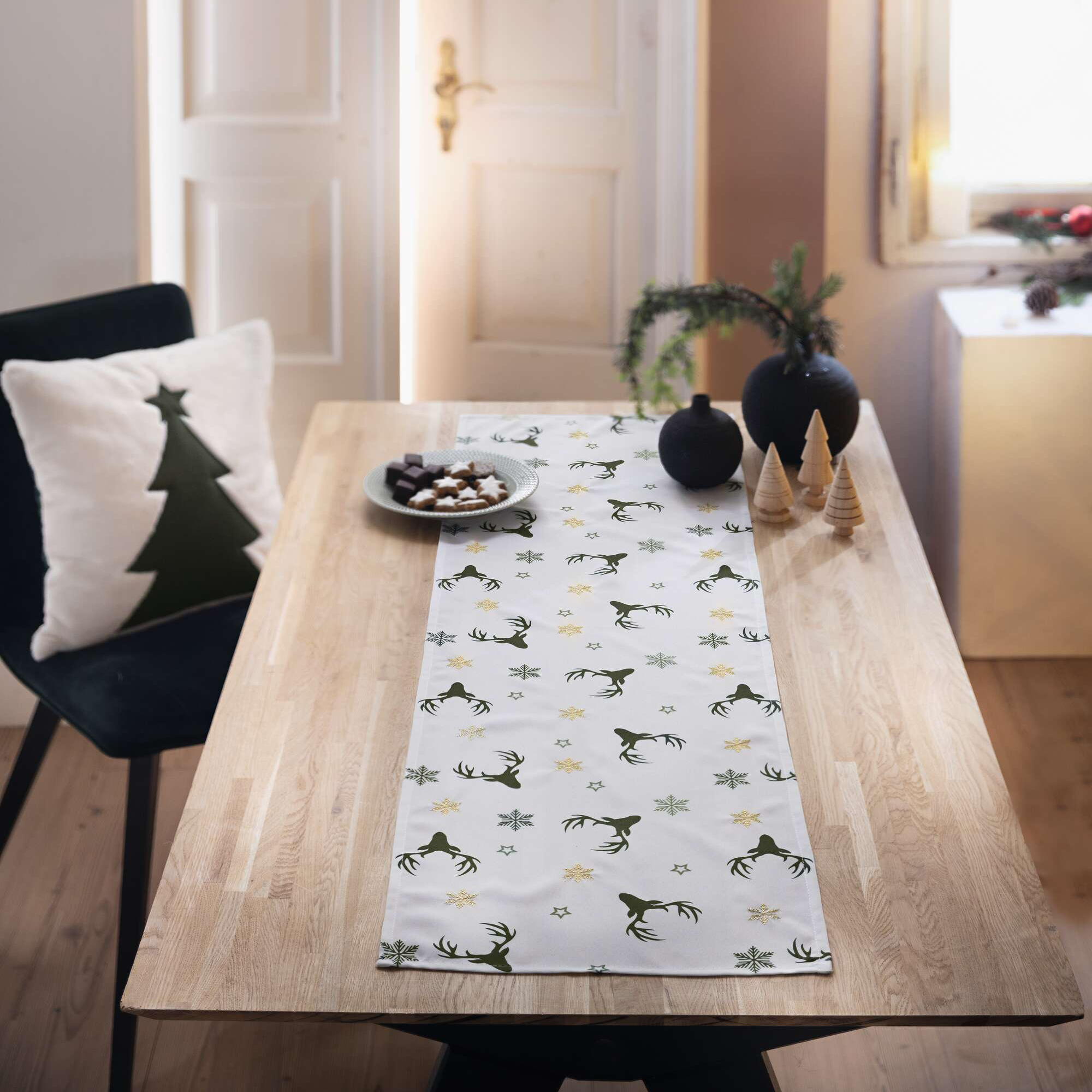 Acheter Chemin de table "cerf d'hiver"  dans la boutique en ligne de Frank Flechtwaren