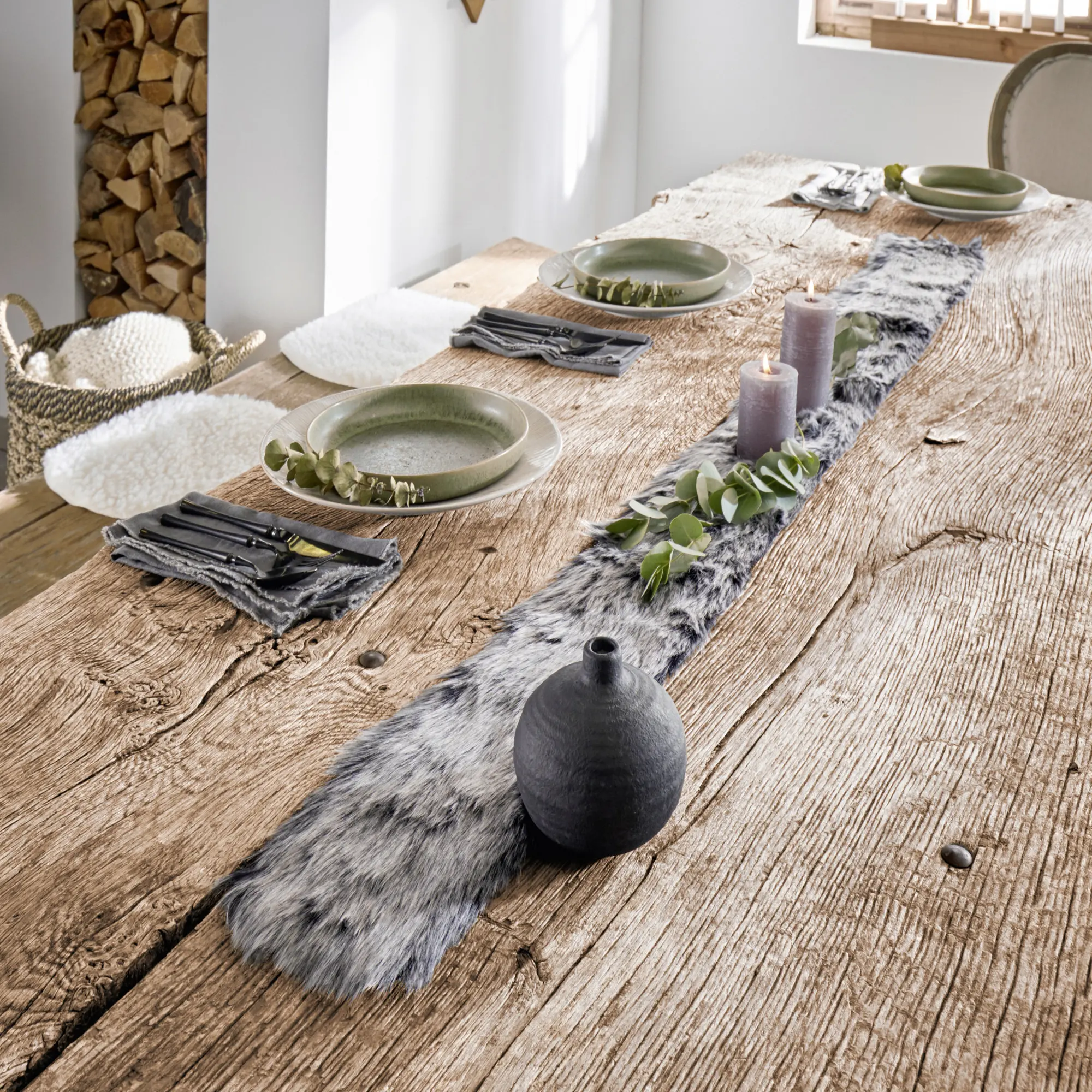 Acheter Centre de table "aspect fourrure foncée"  dans la boutique en ligne de Frank Flechtwaren
