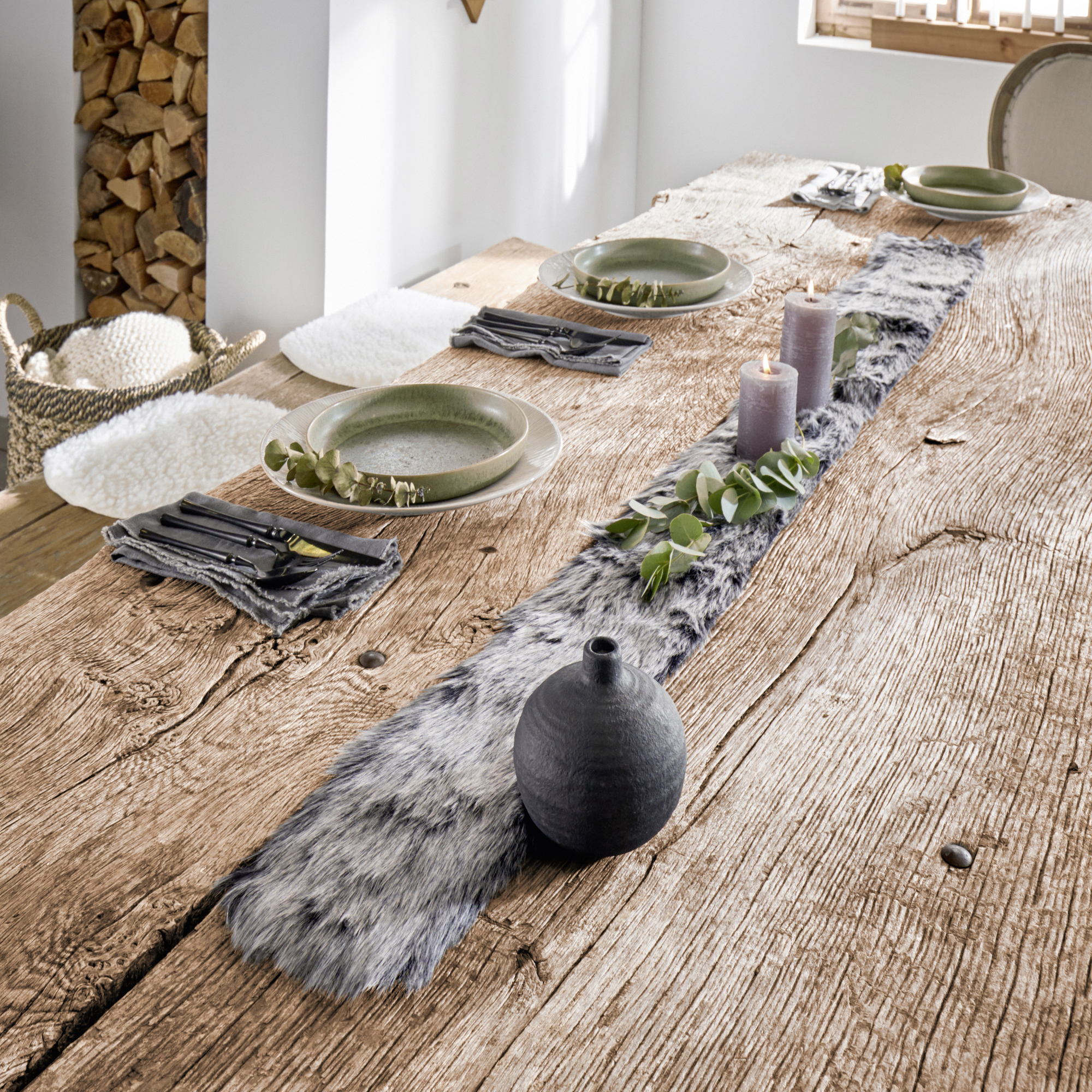 Acheter Centre de table "aspect fourrure foncée"  dans la boutique en ligne de Frank Flechtwaren