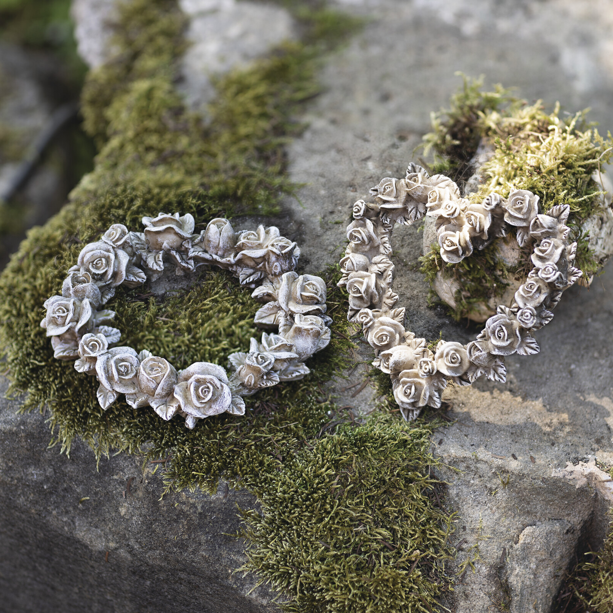 Acheter Lot de 2 décorations avec roses "coeur &amp; couronne"  dans la boutique en ligne de Frank Flechtwaren