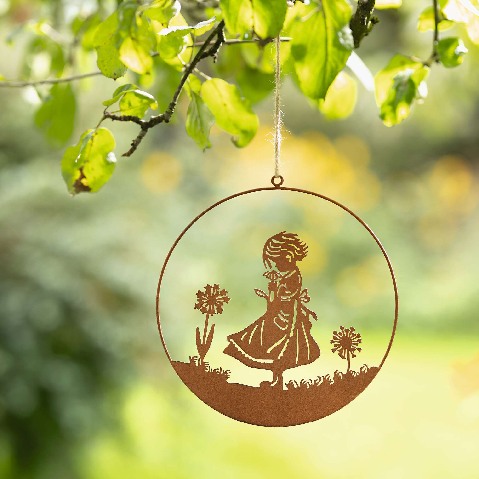 Acheter Suspension "fillette avec fleur"  dans la boutique en ligne de Frank Flechtwaren