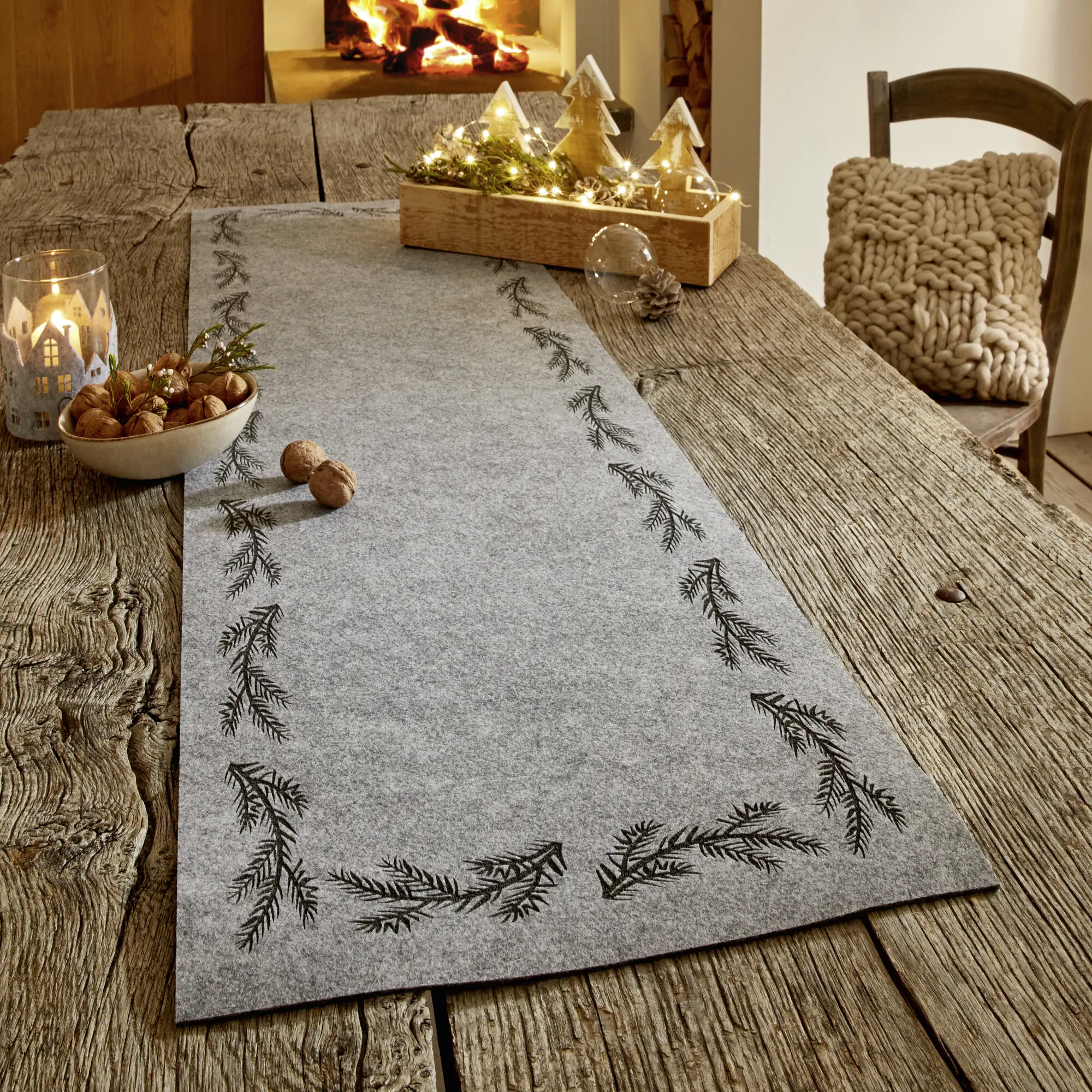 Acheter Chemin de table "branches de sapin"  dans la boutique en ligne de Frank Flechtwaren