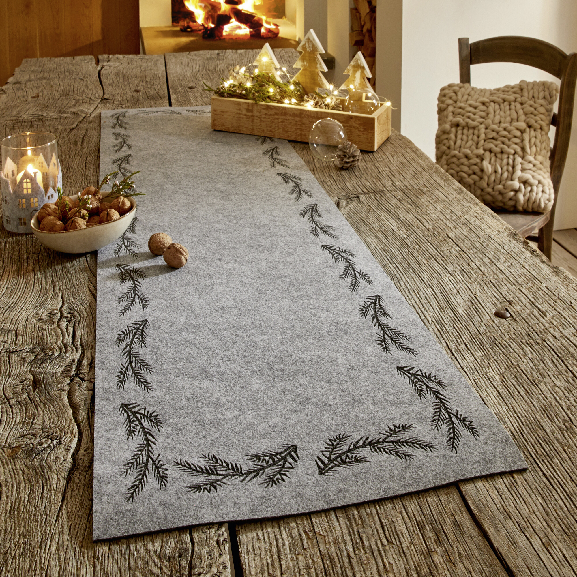 Acheter Chemin de table "branches de sapin" dans la boutique en ligne de Frank Flechtwaren pour Noël Acheter Chemin de table "branches de sapin" dans la boutique en ligne de Frank Flechtwaren pour Noël