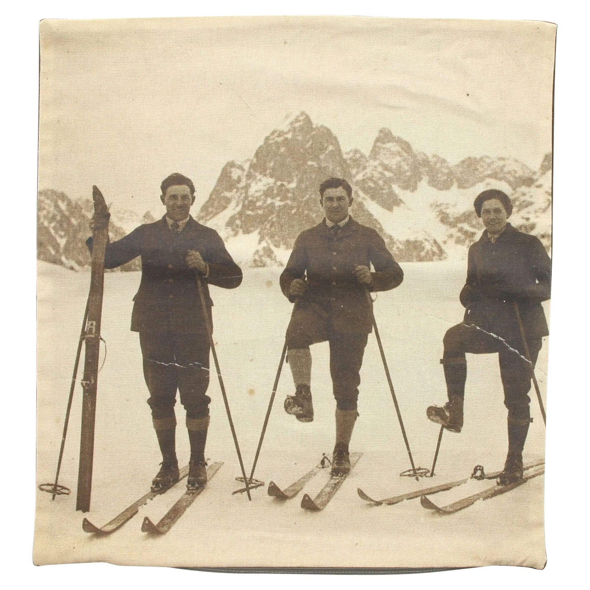 Acheter Housse de coussin « Vintage Skiing » dans la boutique en ligne de Frank Flechtwaren pour Remplissages