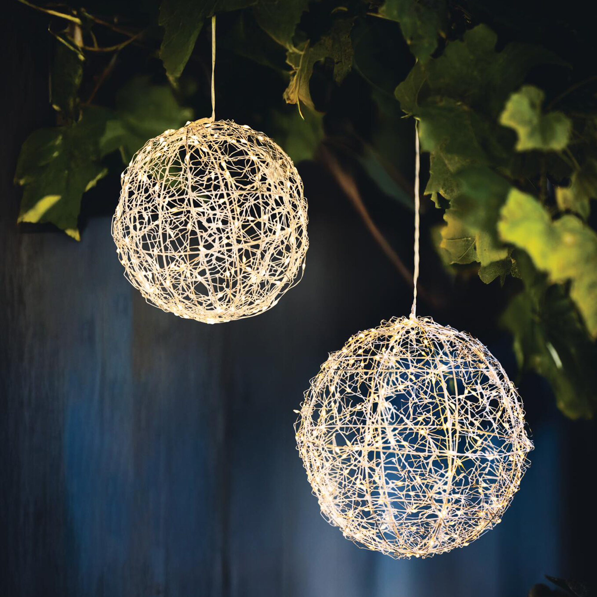 Acheter Lot de 2 sphères LED " Glow"  dans la boutique en ligne de Frank Flechtwaren