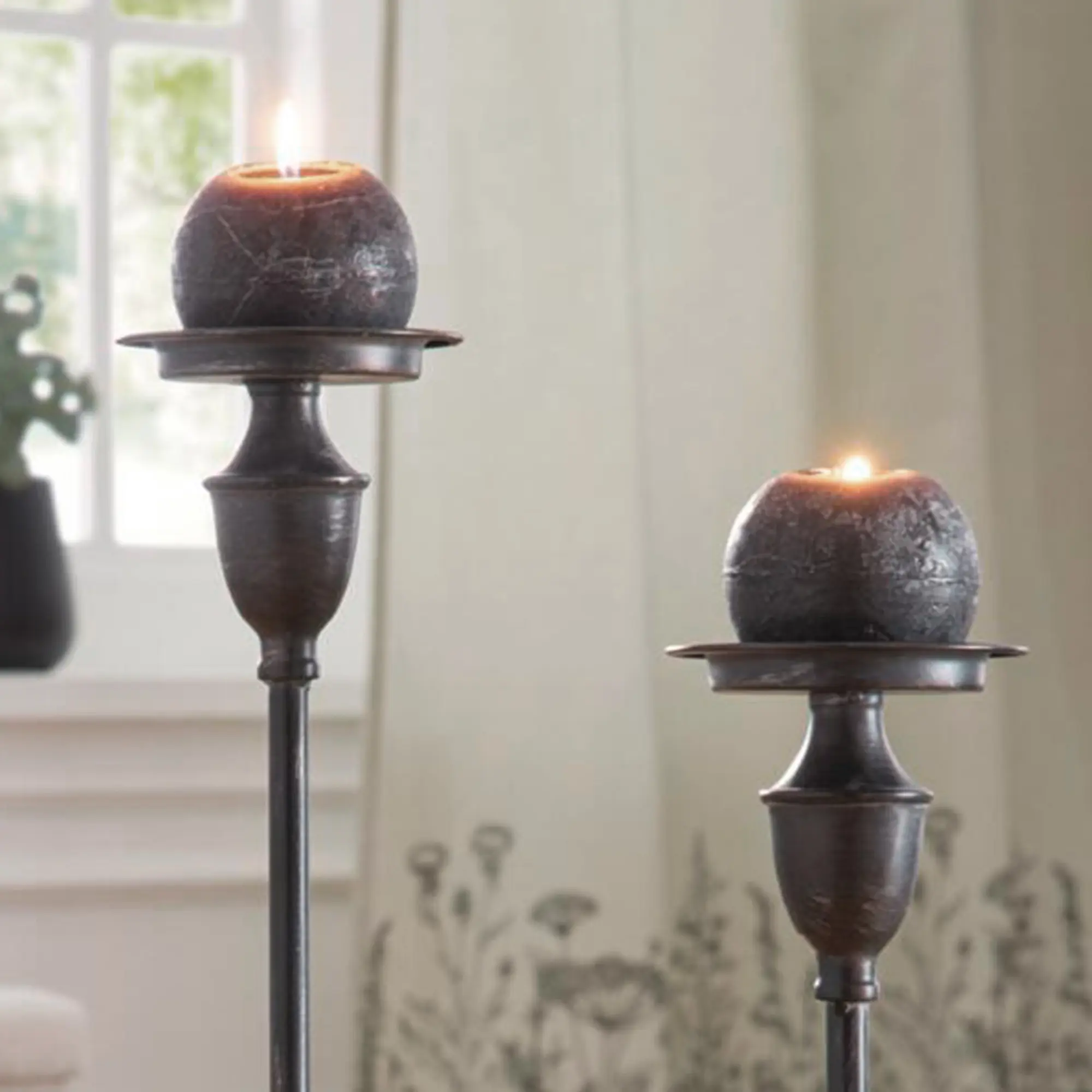 Acheter Lot de 4 bougies rondes " Black"  dans la boutique en ligne de Frank Flechtwaren pour Noir et blanc