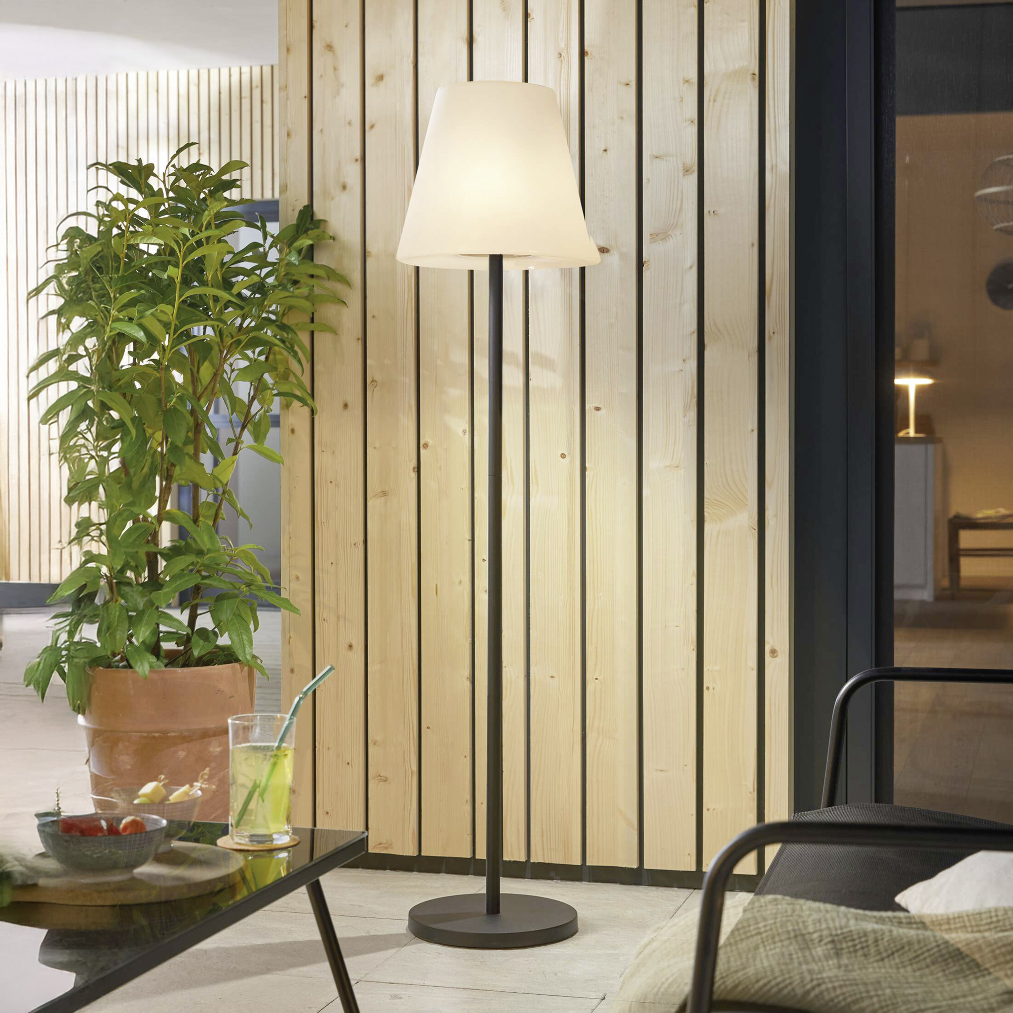 Acheter Lampadaire solaire à LED "Outdoor"  dans la boutique en ligne de Frank Flechtwaren