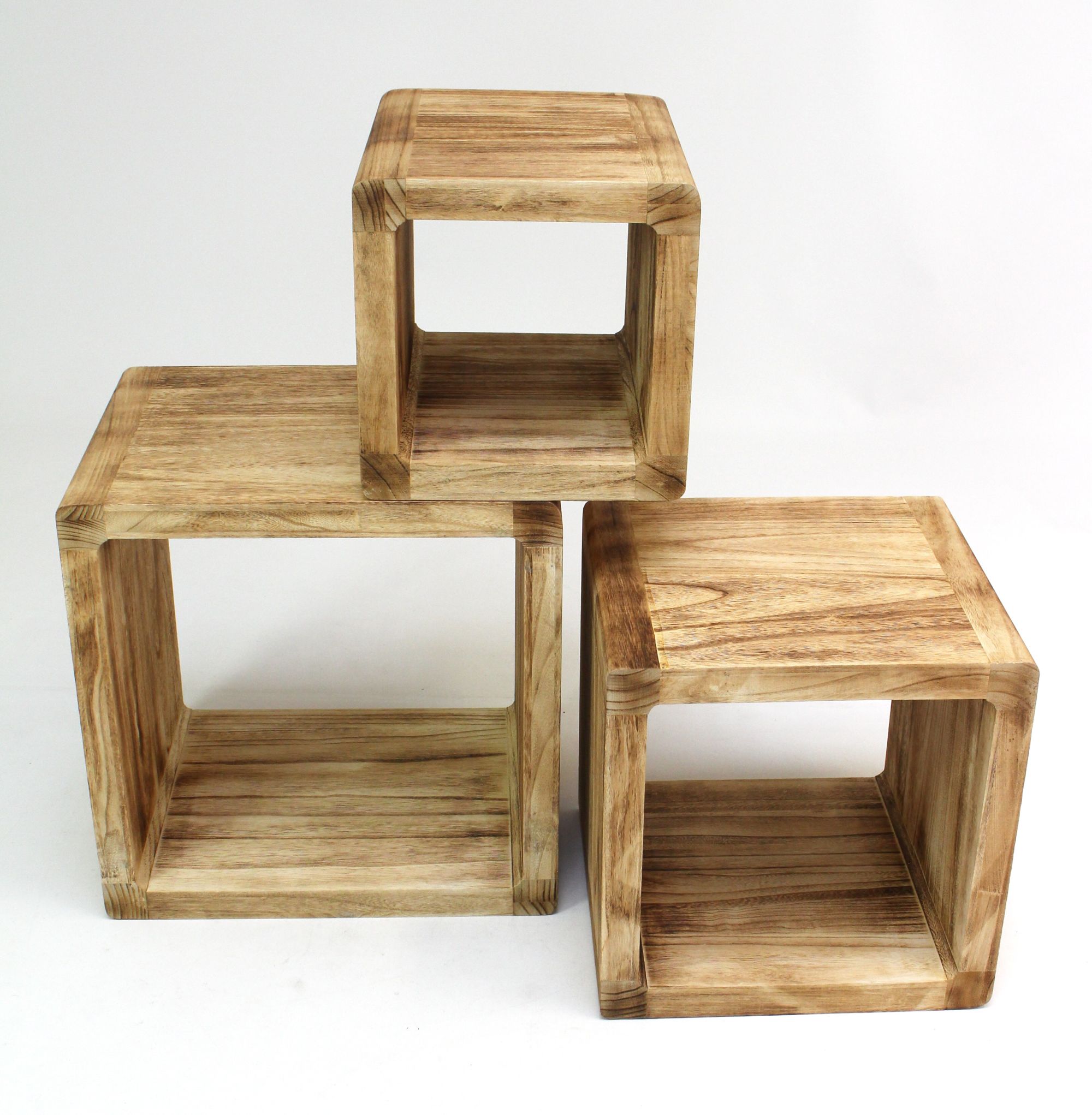 Acheter Lot de 3 étagères cube "flammé" dans la boutique en ligne de Frank Flechtwaren pour FRANK 1885 Acheter Lot de 3 étagères cube "flammé" dans la boutique en ligne de Frank Flechtwaren pour FRANK 1885