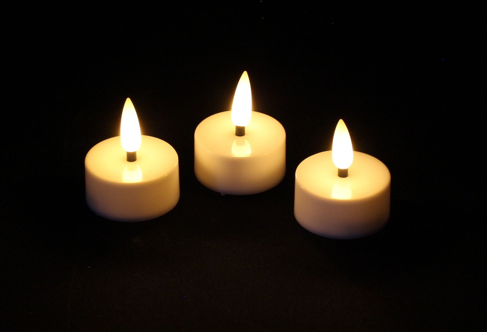 Acheter Lot de 12 bougies chauffe-plats LED "Shine"  dans la boutique en ligne de Frank Flechtwaren pour Pâques