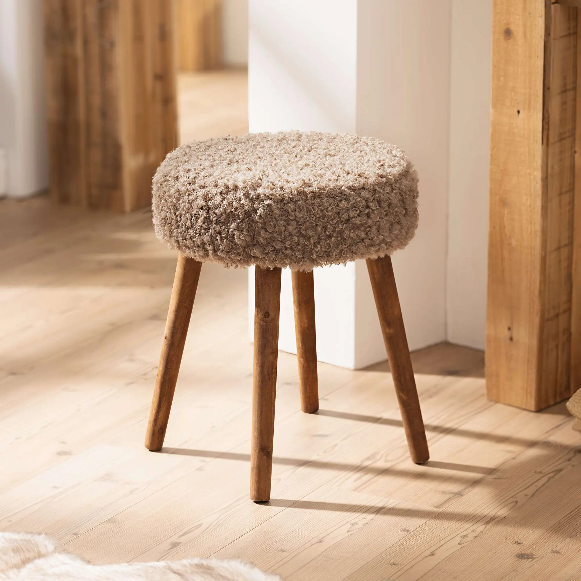 Acheter Tabouret "Curly Cover"  dans la boutique en ligne de Frank Flechtwaren