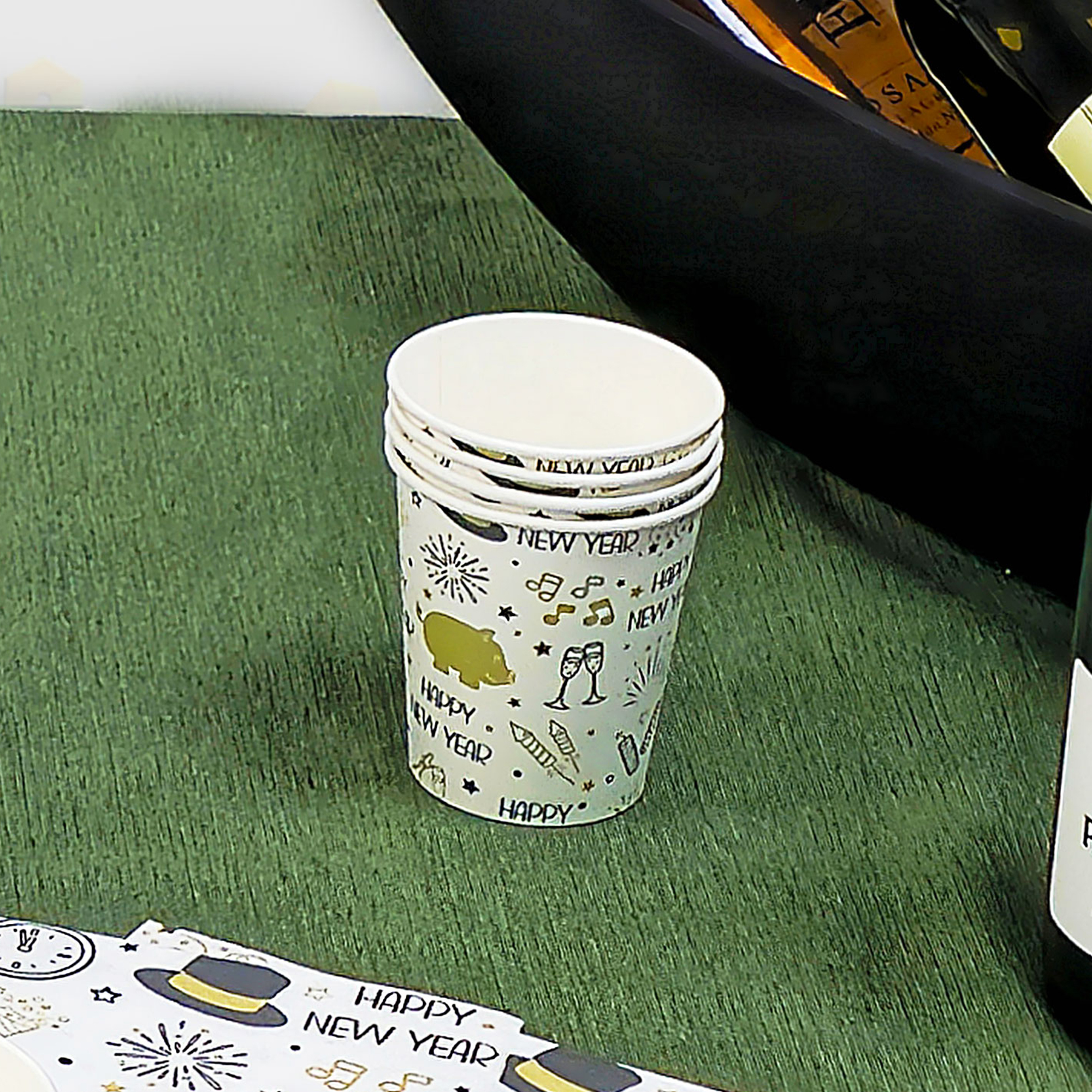 Acheter Lot de 16 gobelets en carton «Nouvel An »   dans la boutique en ligne de Frank Flechtwaren