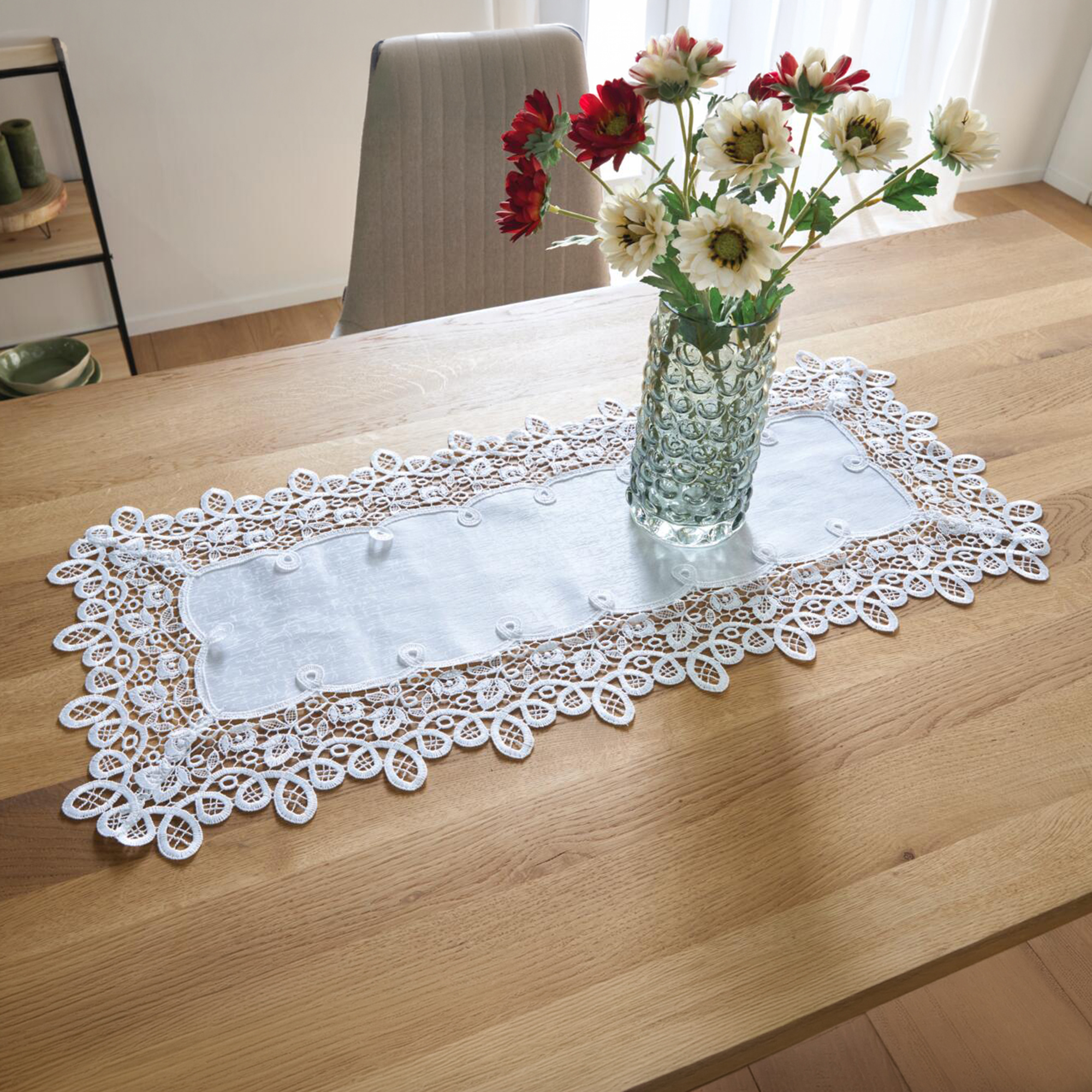 Acheter Chemin de table « Petites fleurs en dentelle »  dans la boutique en ligne de Frank Flechtwaren pour Chemins de table