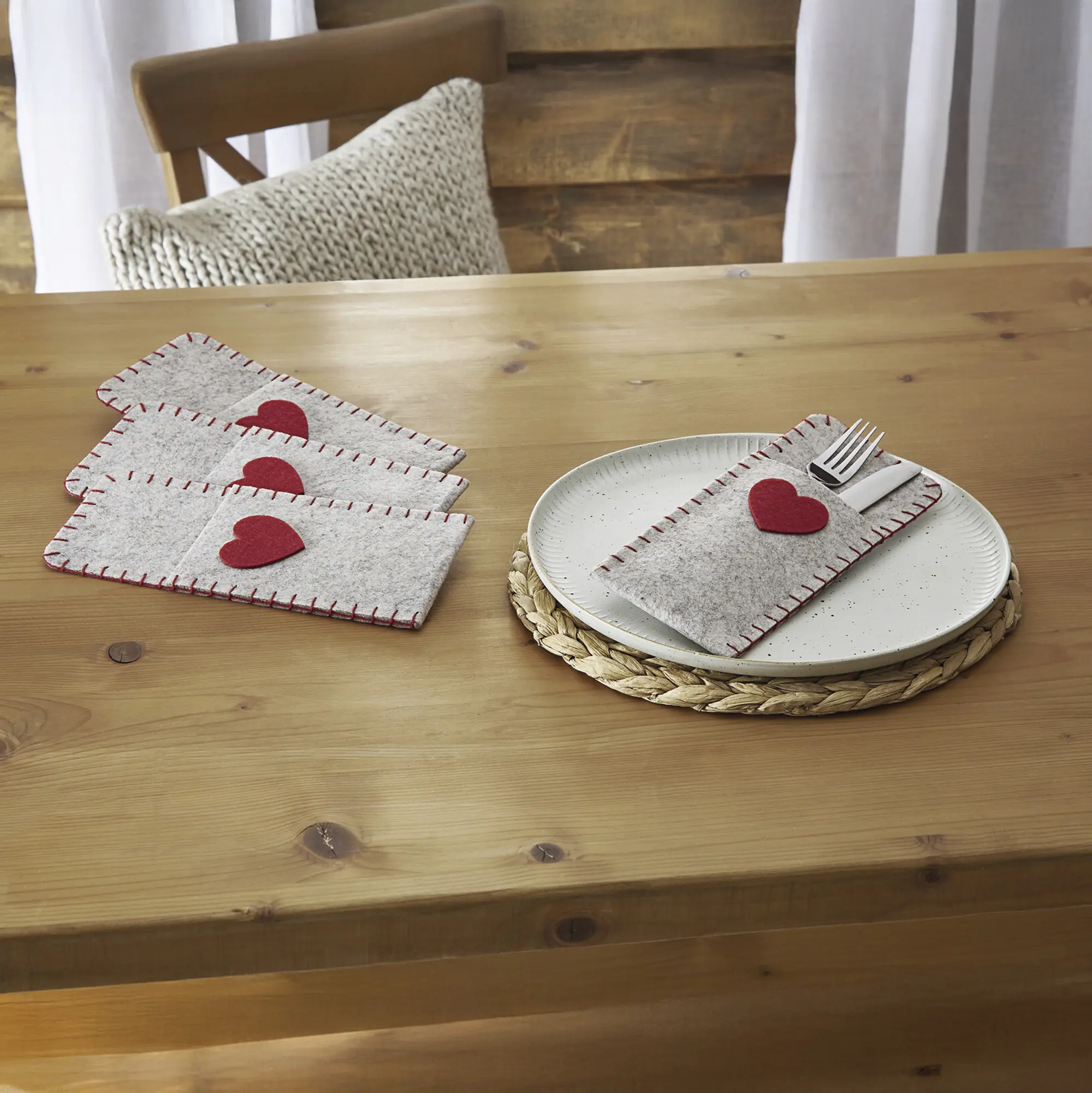 Acheter Lot de 4 pochettes à couverts "coeur"  dans la boutique en ligne de Frank Flechtwaren