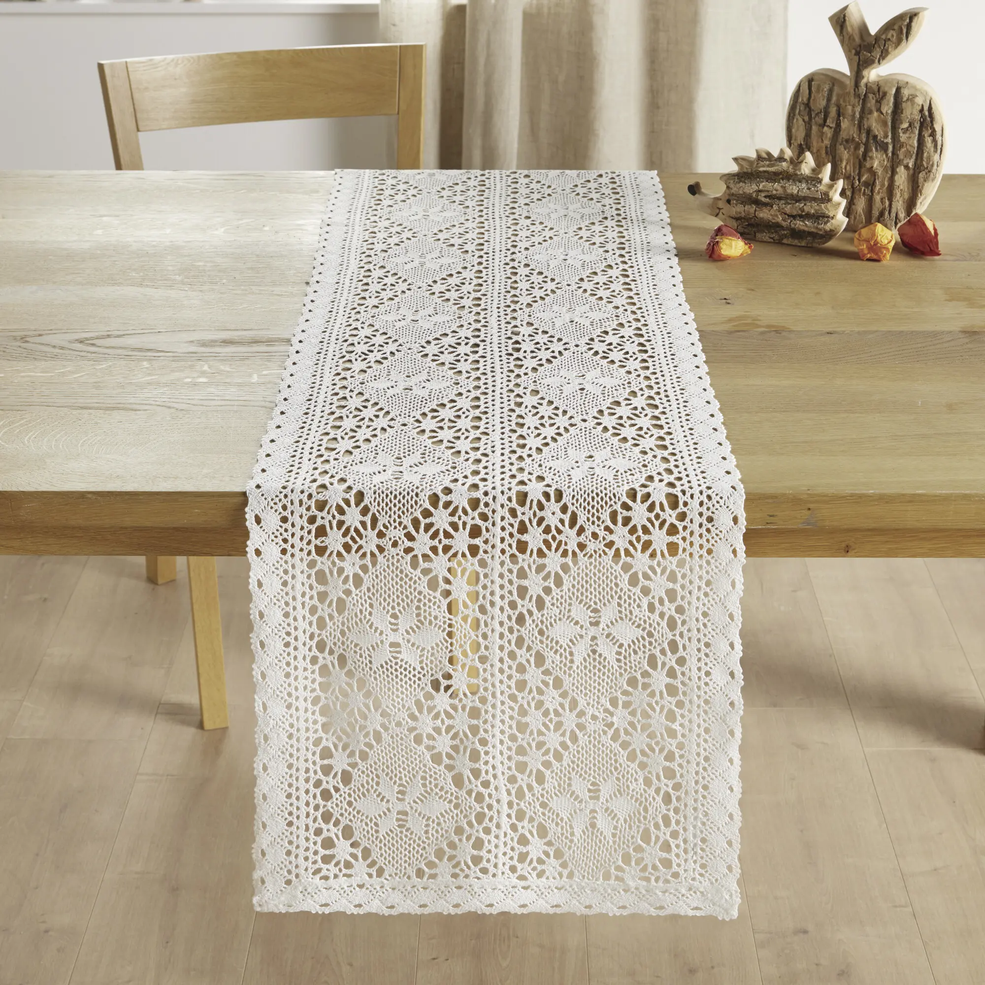 Acheter Chemin de table "fleurs crochetées"  dans la boutique en ligne de Frank Flechtwaren