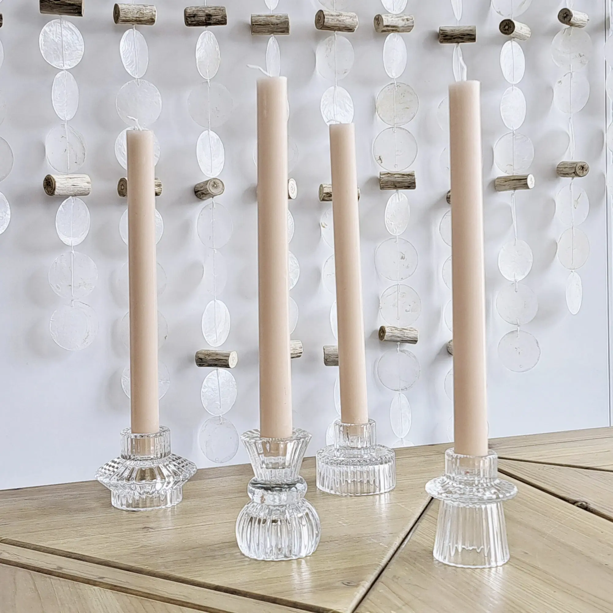 Acheter Lot de 4 bougies tiges "beige pastel"  dans la boutique en ligne de Frank Flechtwaren